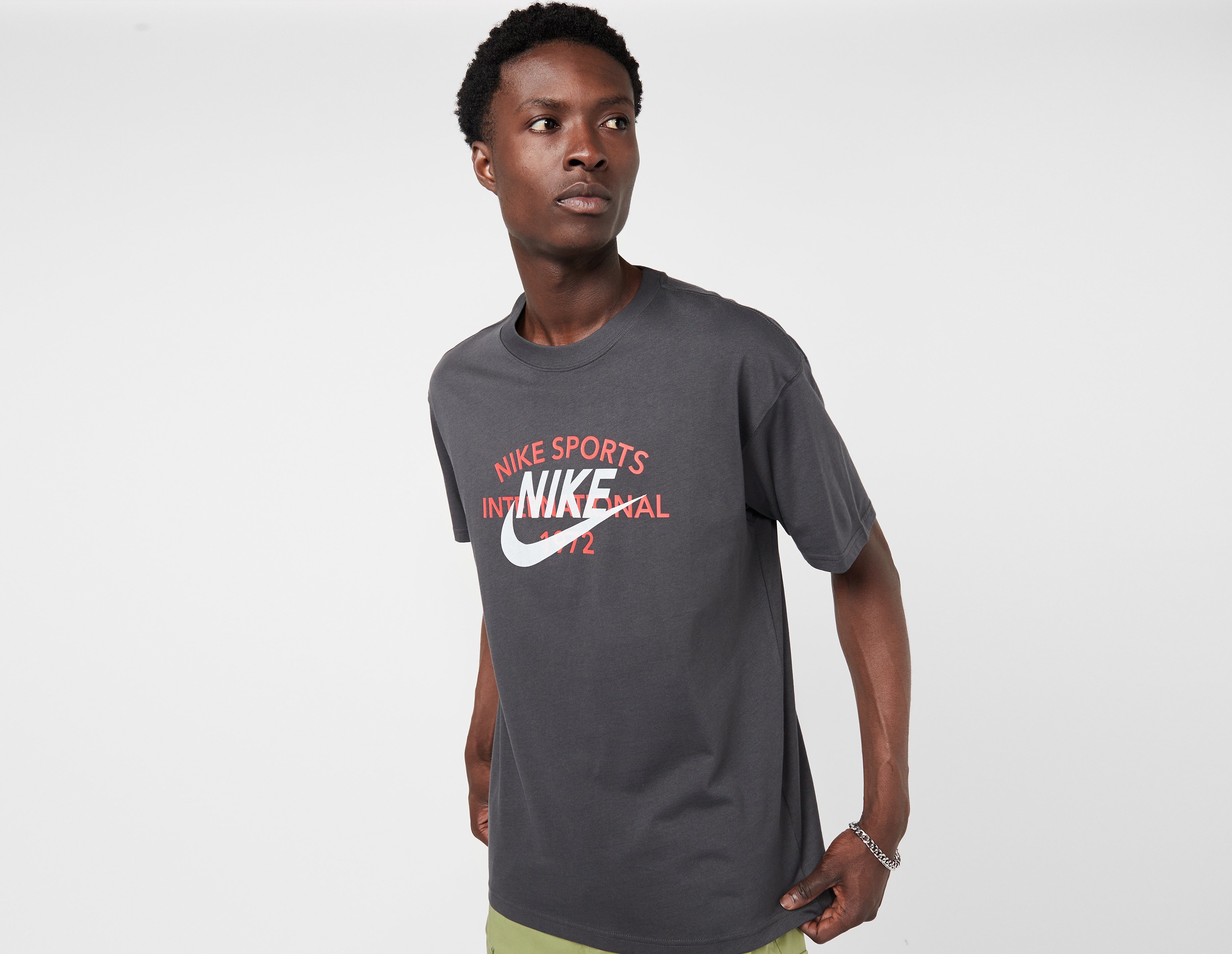Nike Circa Logo T-Shirt Negro | size?