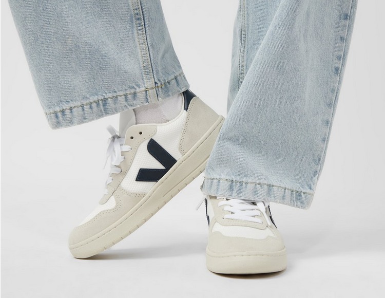 Veja V-10 Women's