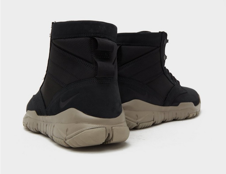 Injusto Pronombre bufanda nike air max lebron viii blackout new images | Black Nike SFB 6" NSW  Leather Boot | Hotelomega?