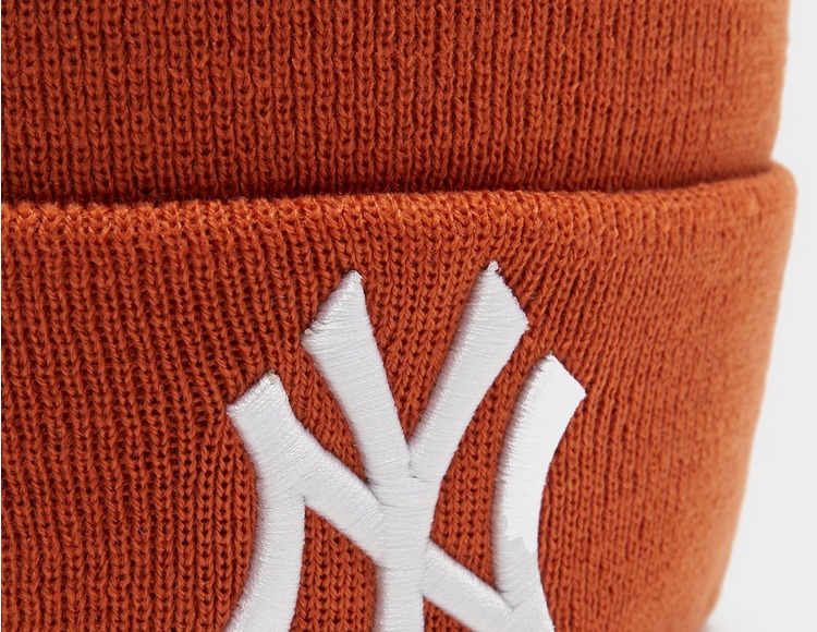 New Era New York Yankees League Essentials Cuff Beanie