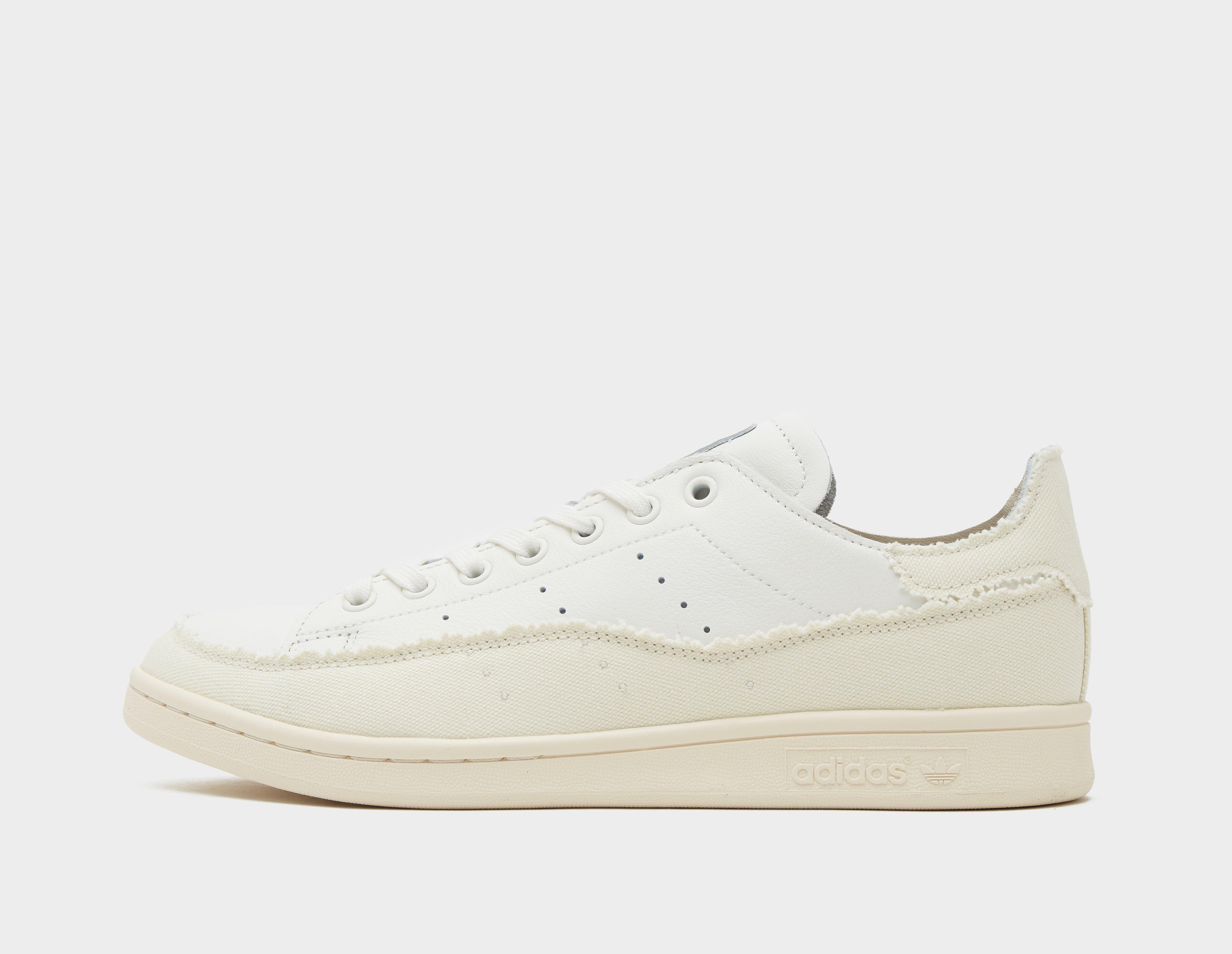 Adidas originals supercourt trainers best sale in white