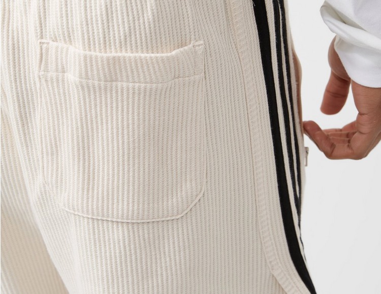 Healthdesign? | White adidas Originals las cuestan | Cuanto Yeezy Adicolor Classics Shorts Waffle 550