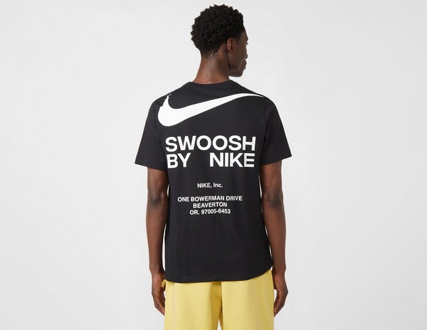 Nike Swoosh T-Shirt en Negro | España
