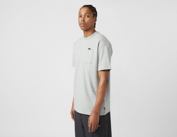 neef Voornaamwoord Validatie Grey Nike NSW Premium Essentials Pocket T-Shirt | size?