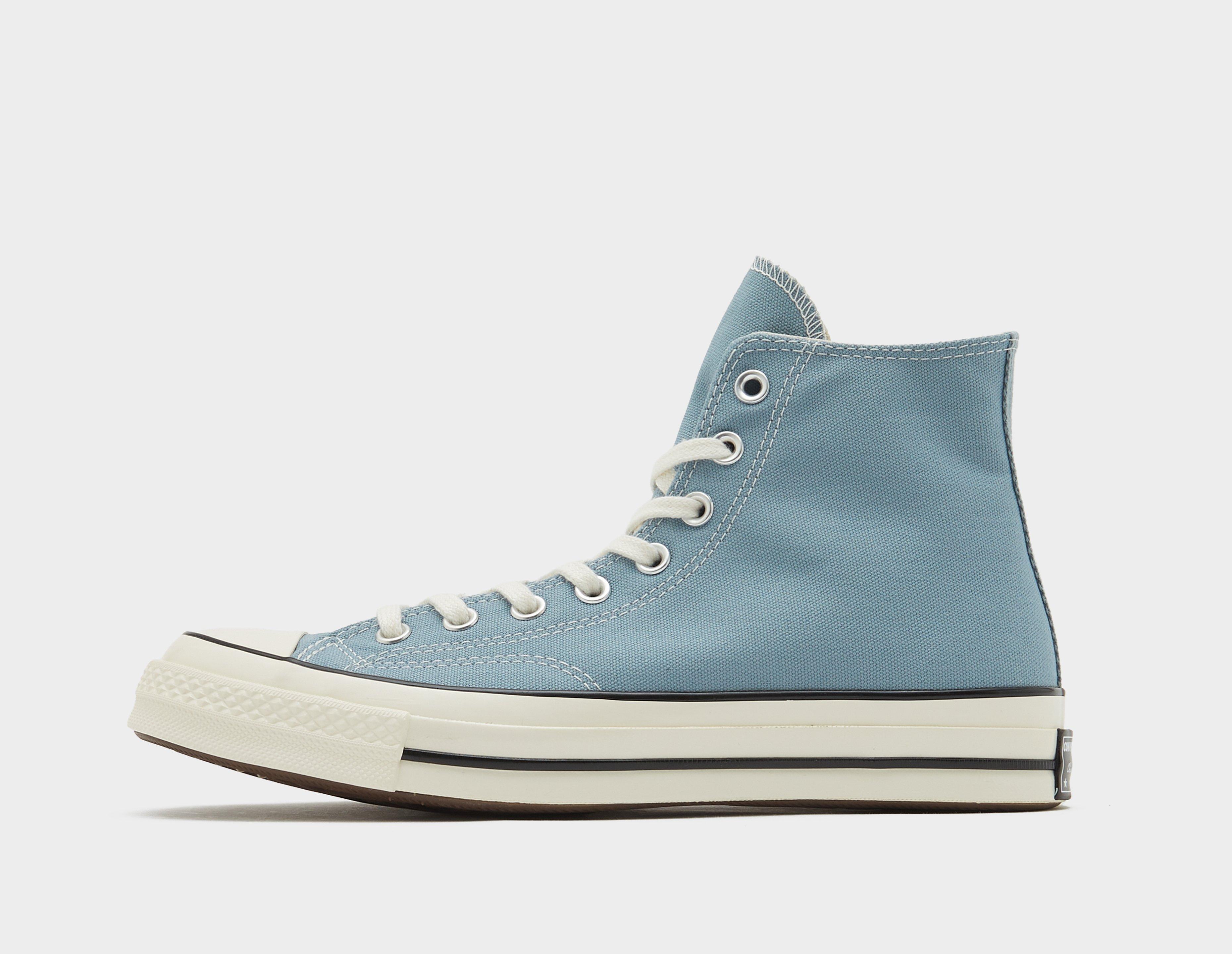 Light on sale teal converse