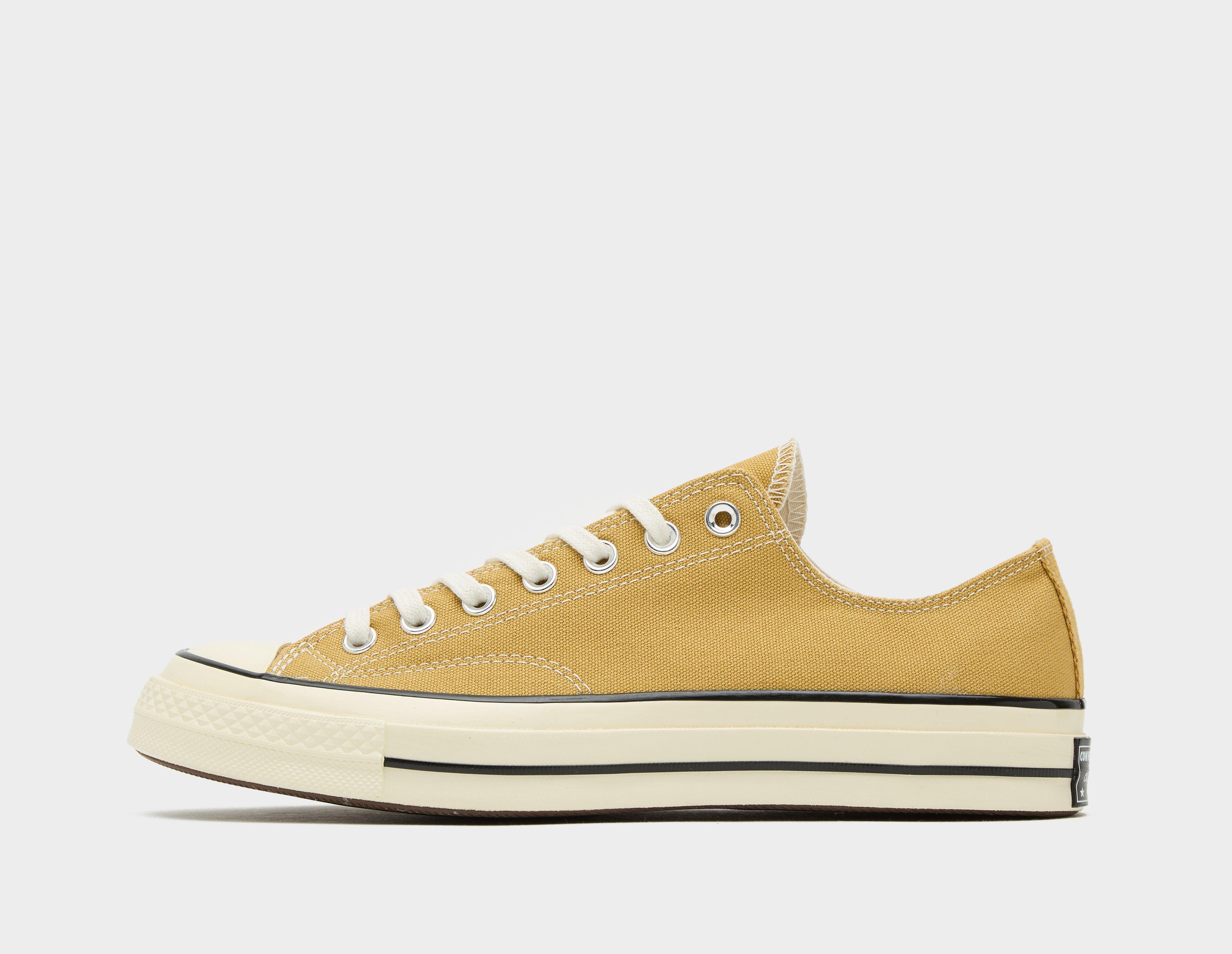 Yellow low cut store converse