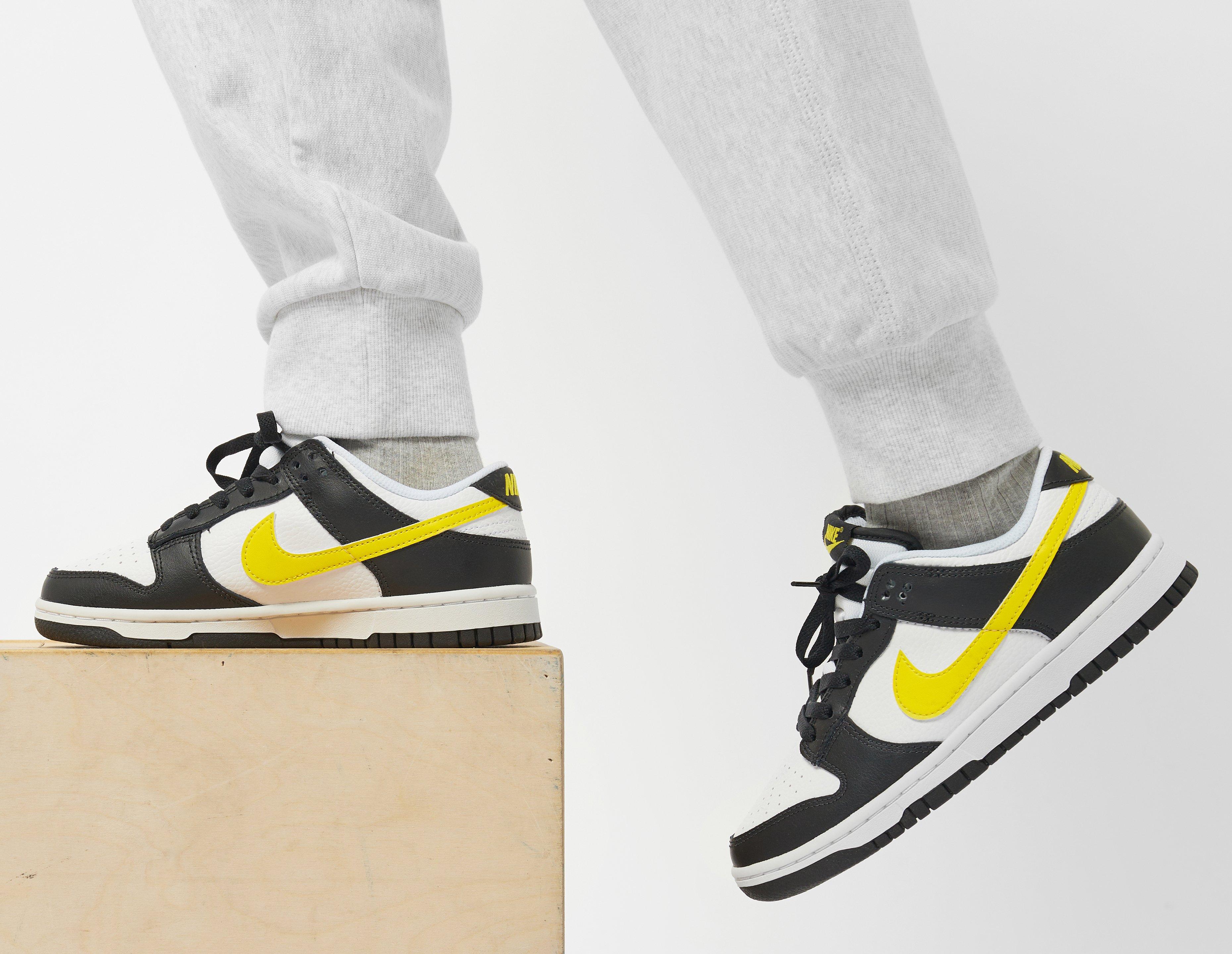 Yellow black and white hot sale nike