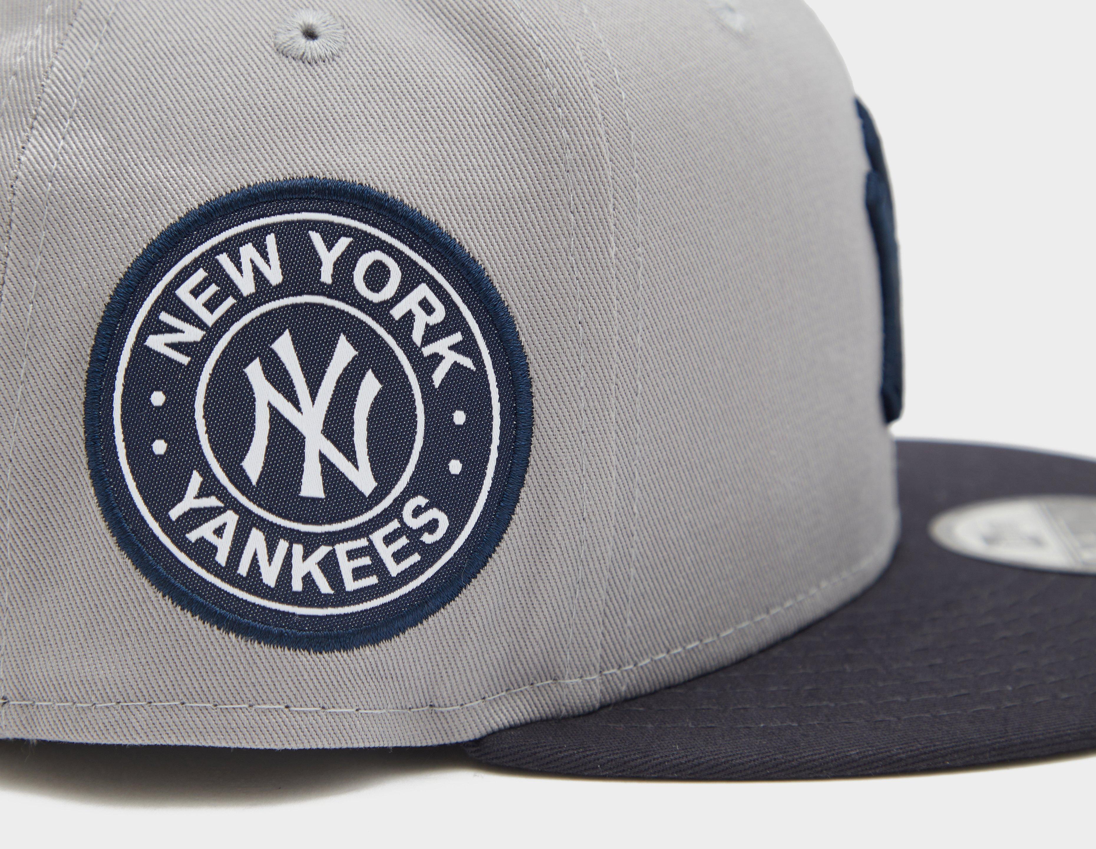 Navy Blue New York Yankees Gold Metal Badge Red Visor Gray Bottom New Era 9FIFTY Snapback