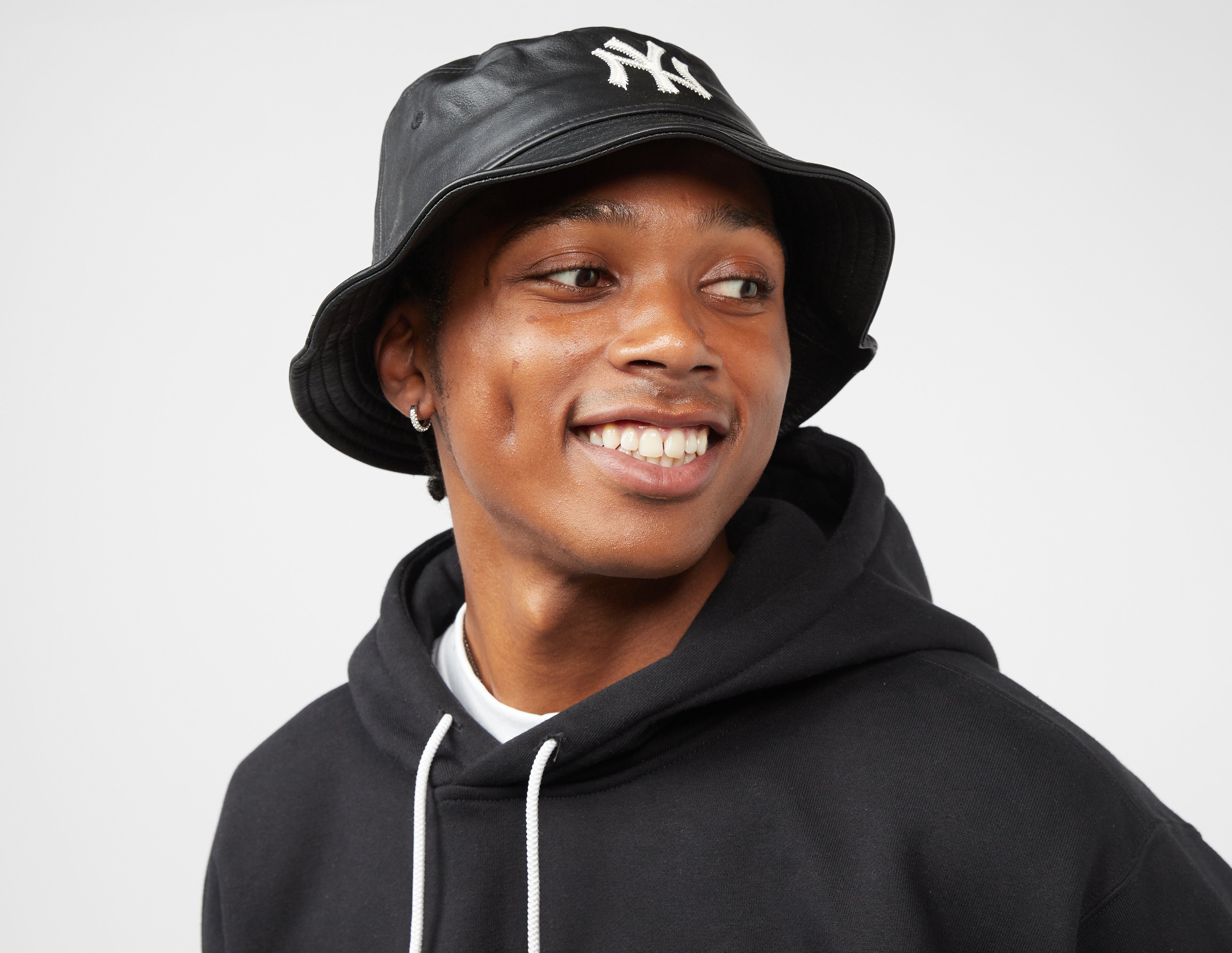 white yankees bucket hat