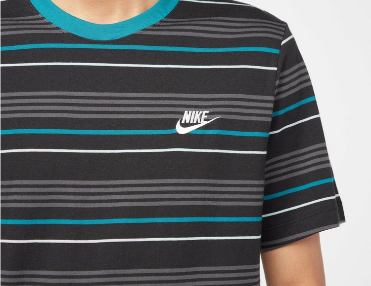 Nike Club T-Shirt Rayé