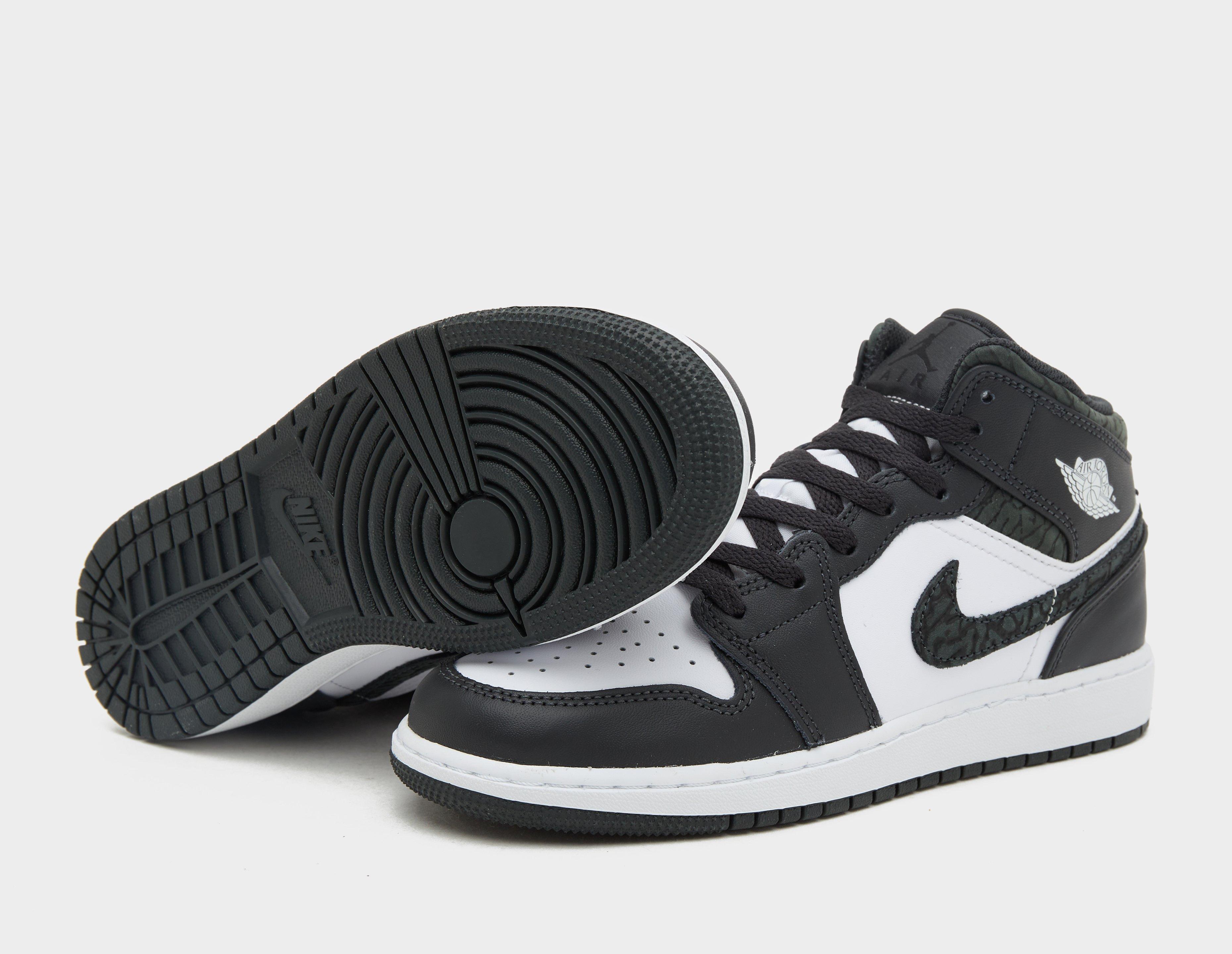 Black Jordan Air 1 Mid Junior | size? 