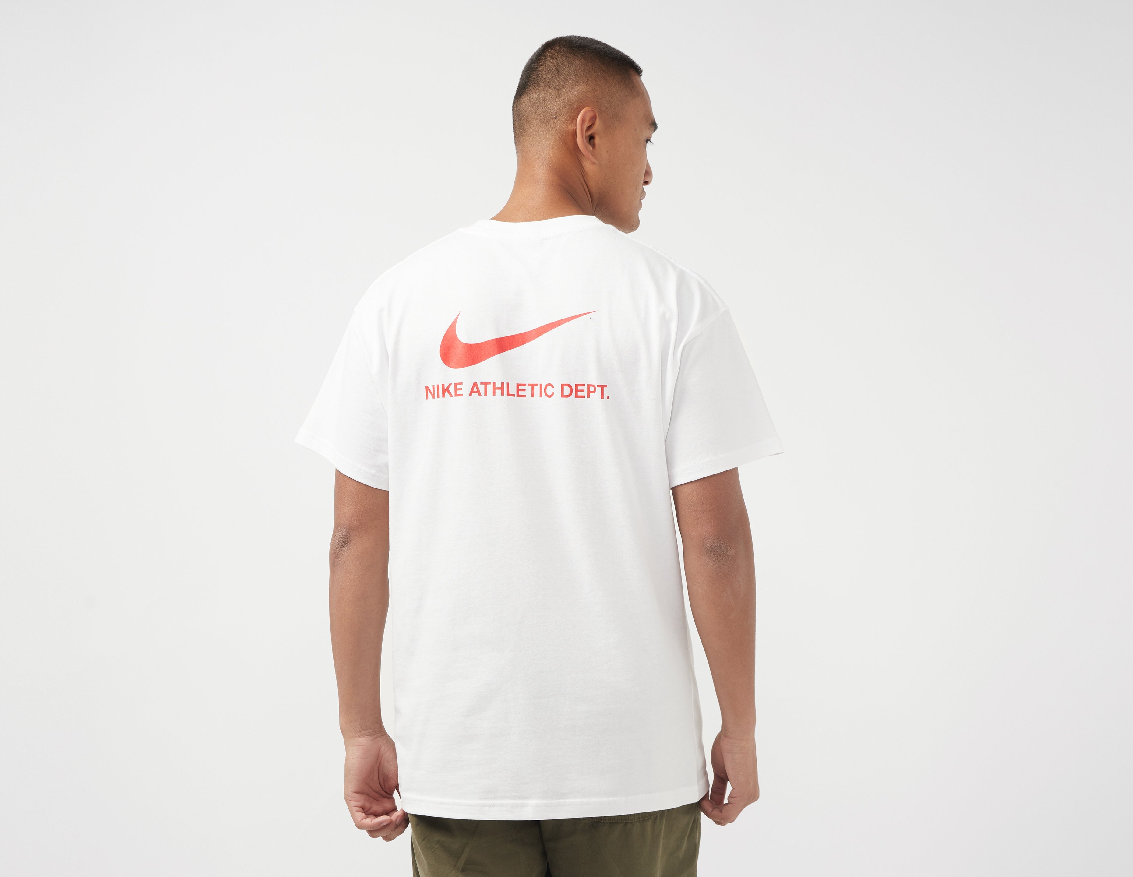 Tee-shirt Nike Sportswear Premium Essentials pour Homme. Nike BE