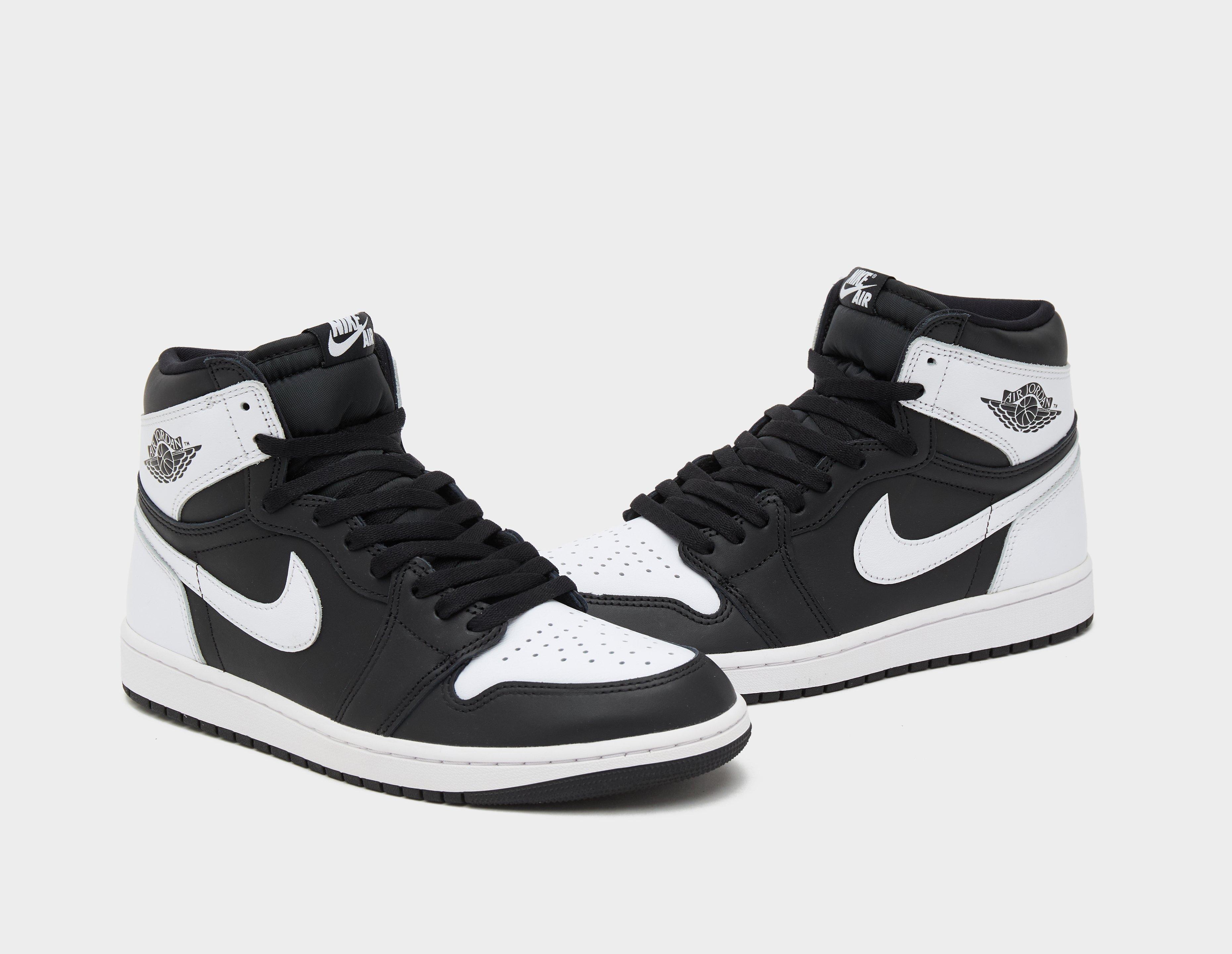 Black jordan best sale retro 1