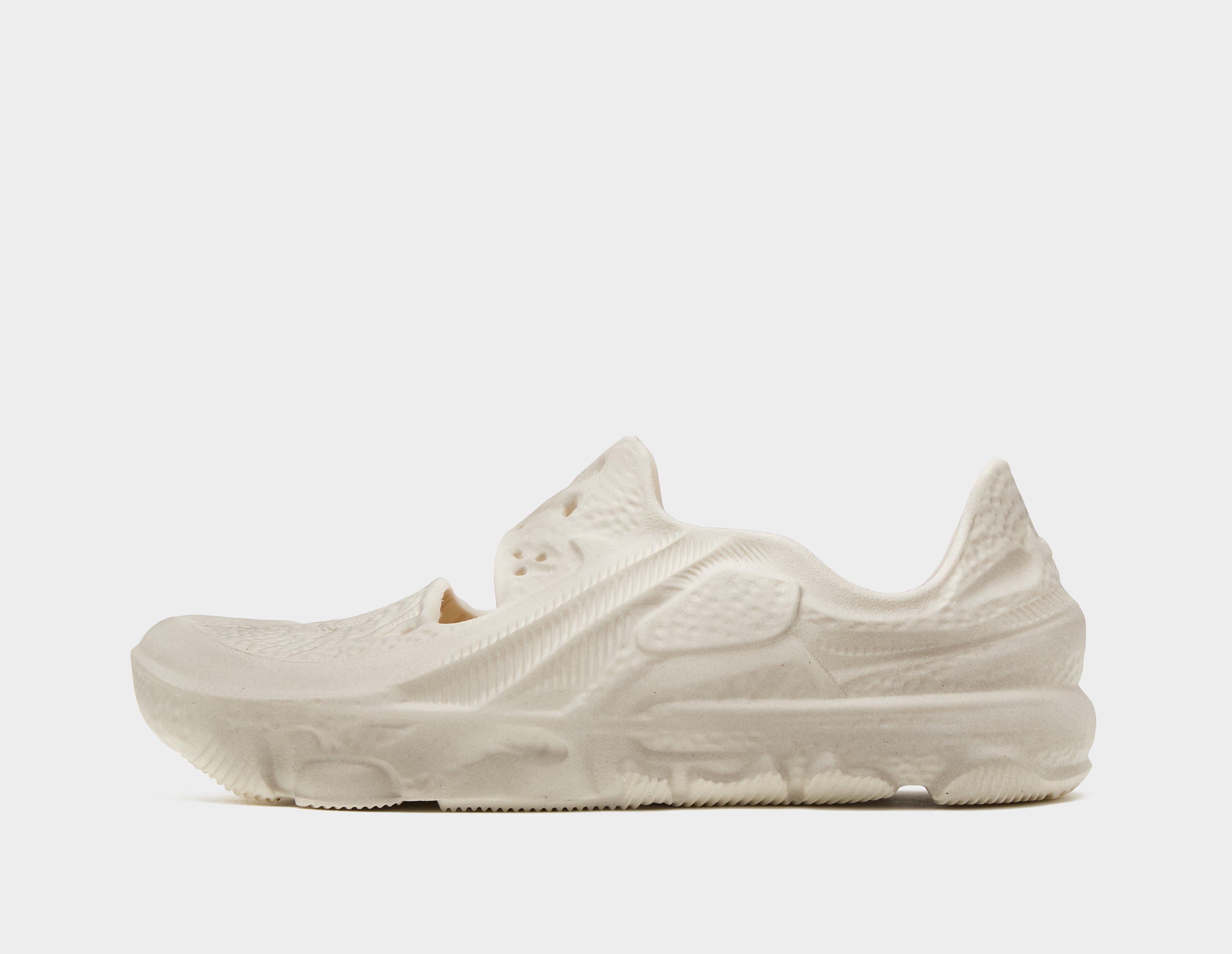 White Nike ISPA Universal | size?