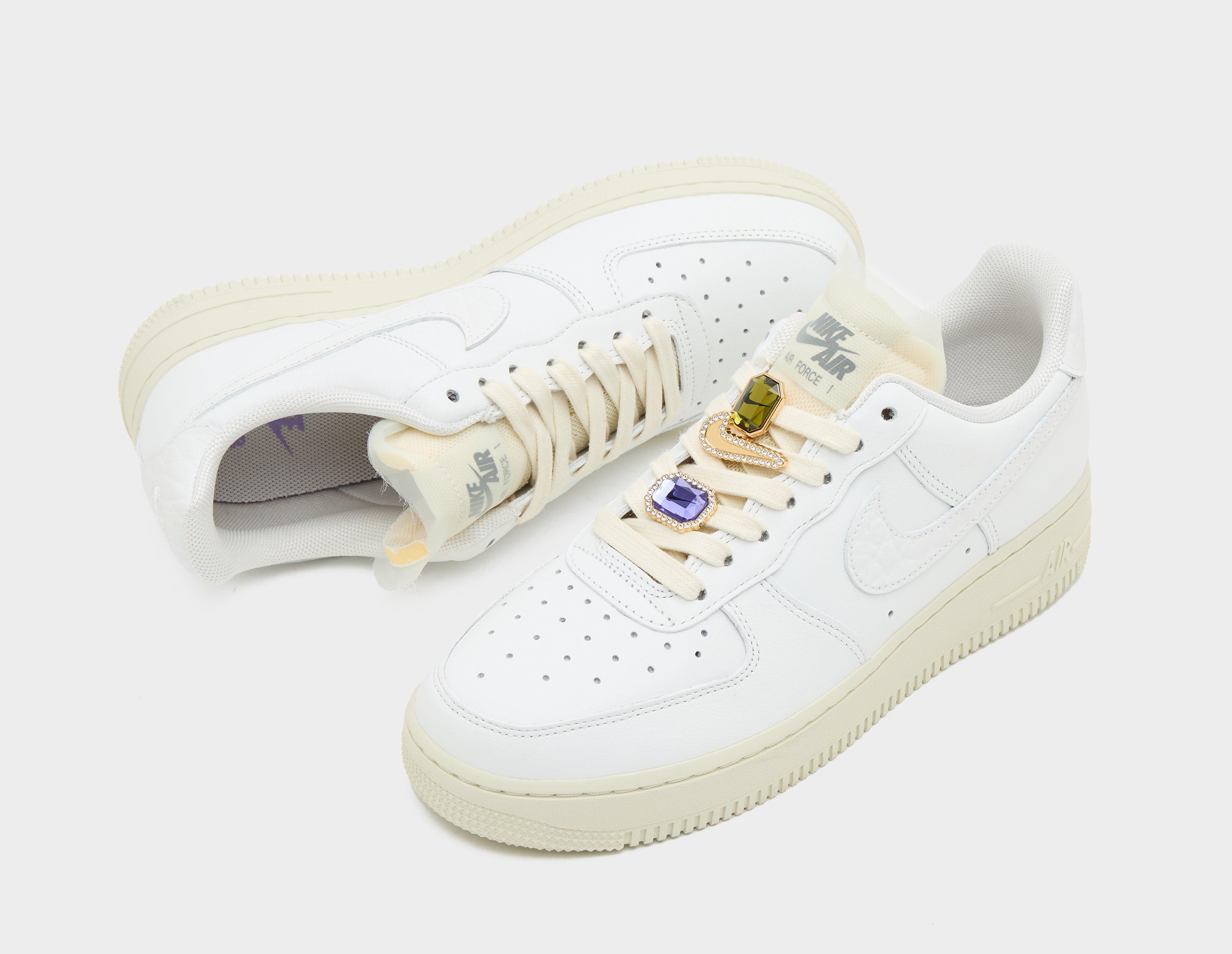 スニーカー Nike Air Force 1 Low '07 Retro Jewel Swoosh Triple White White Nike Air Force 1 Low '07 Jewel Women's | size?