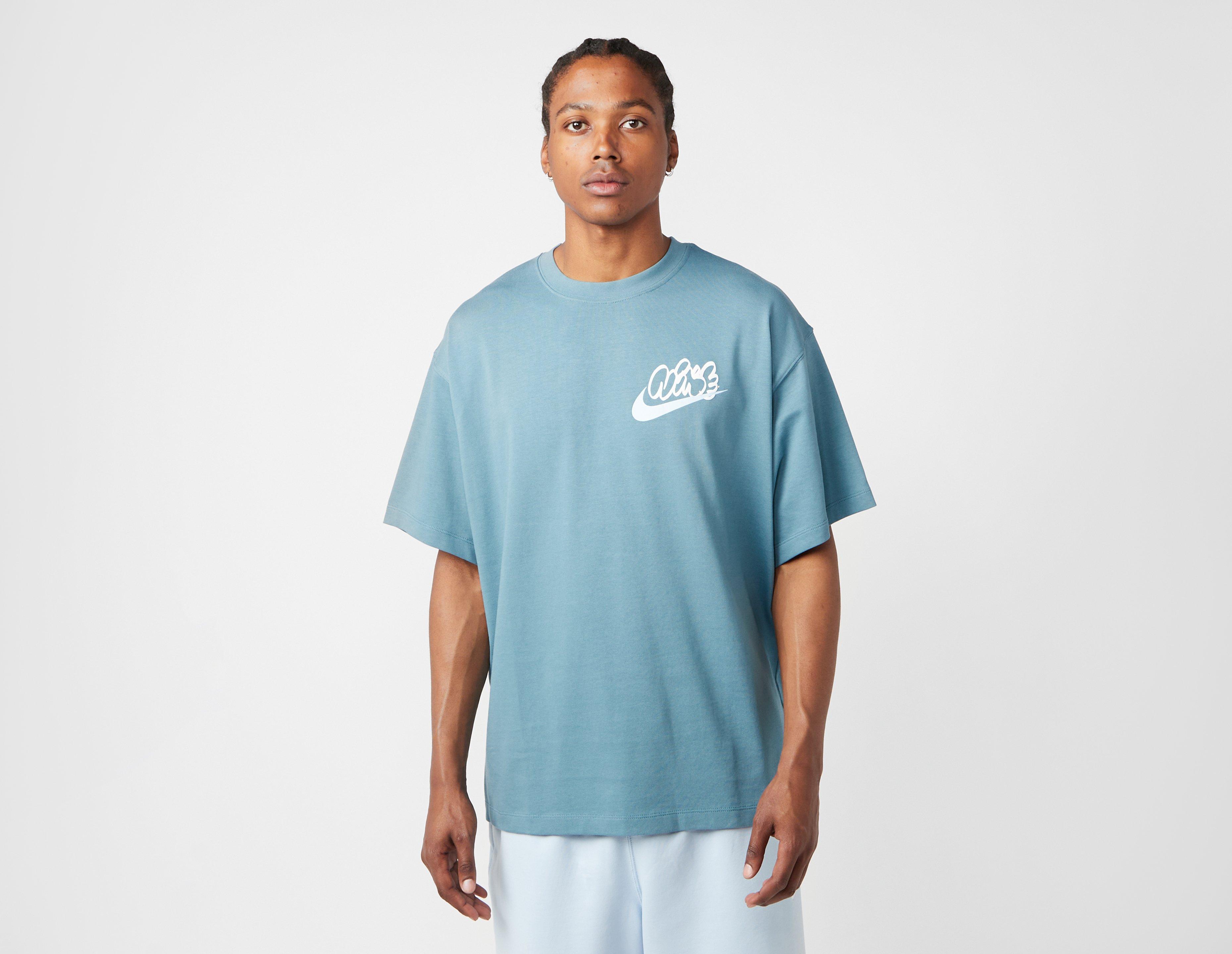Nike Solo Swoosh Graphic T-Shirt