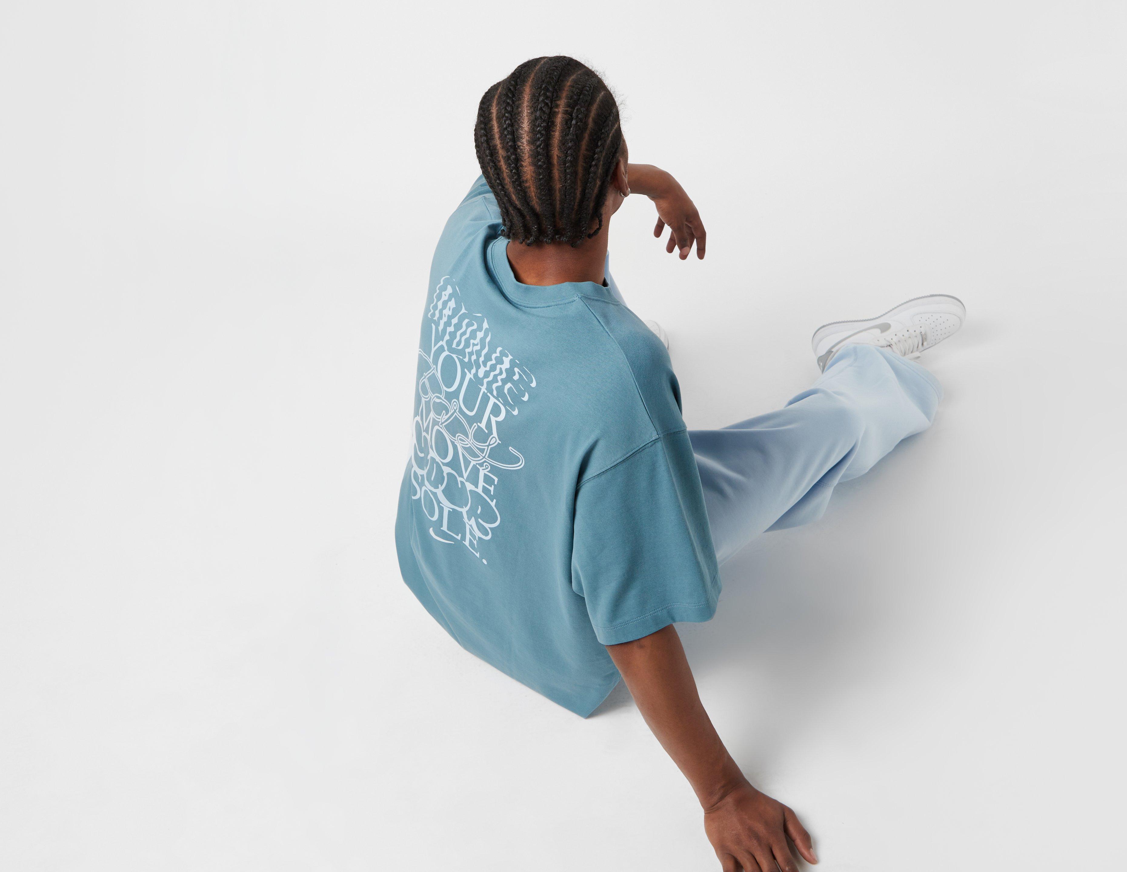 Nike Solo Swoosh Graphic T-Shirt