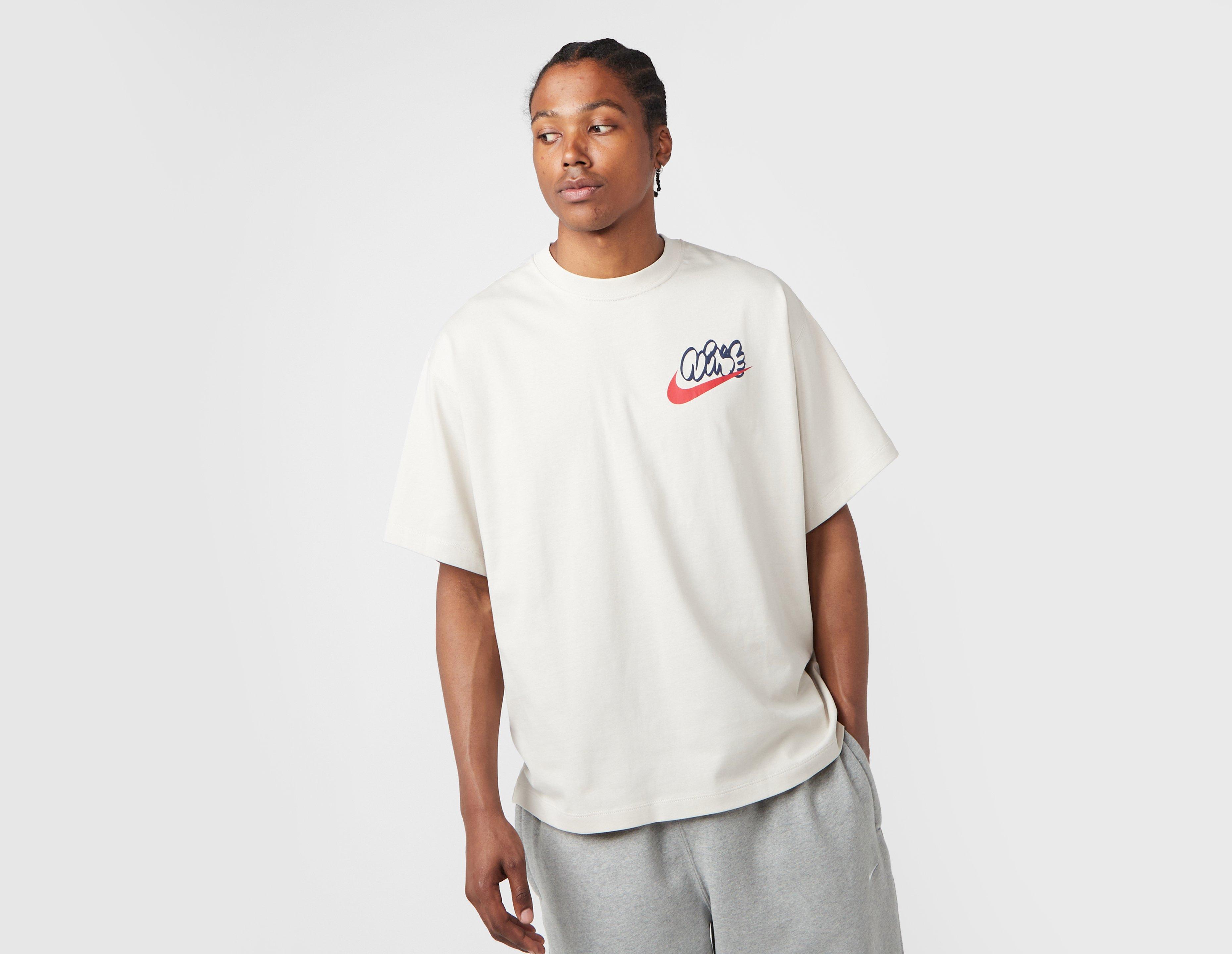 Nike Solo Swoosh Graphic T-Shirt