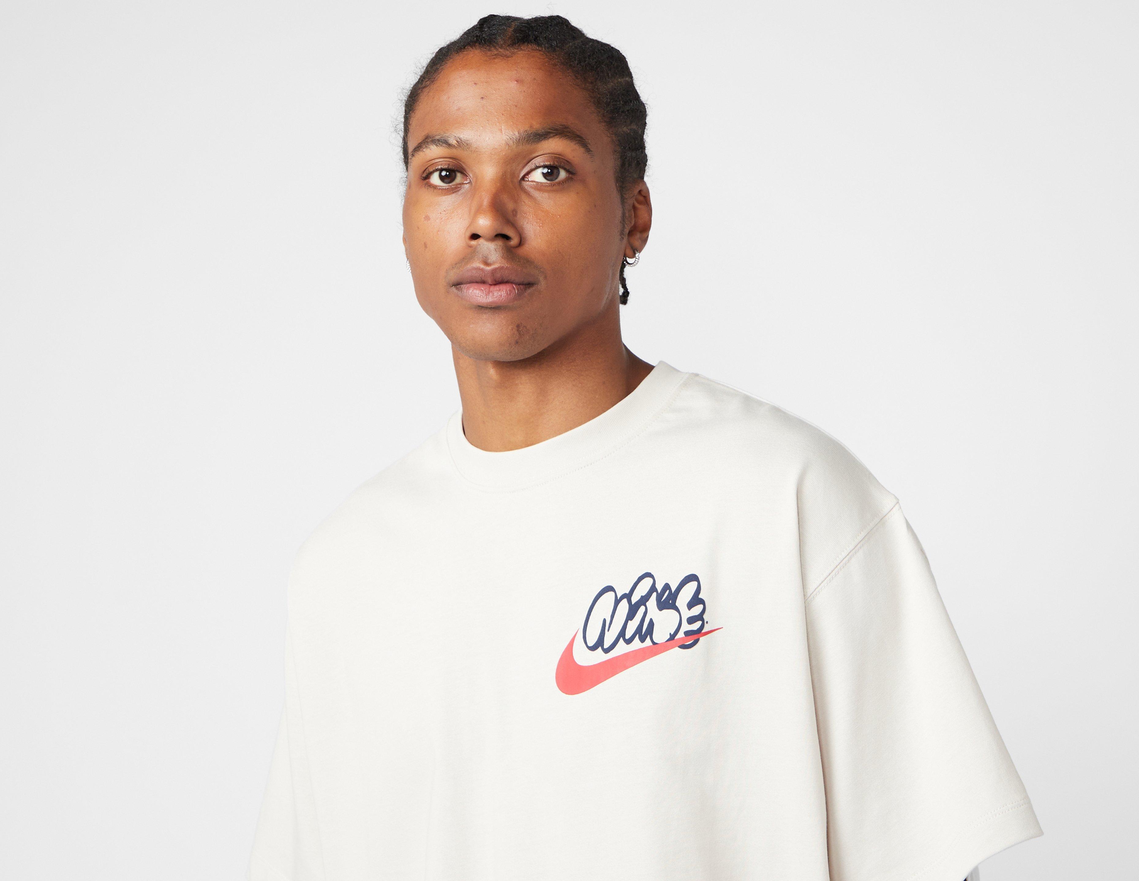 Nike Solo Swoosh Graphic T-Shirt