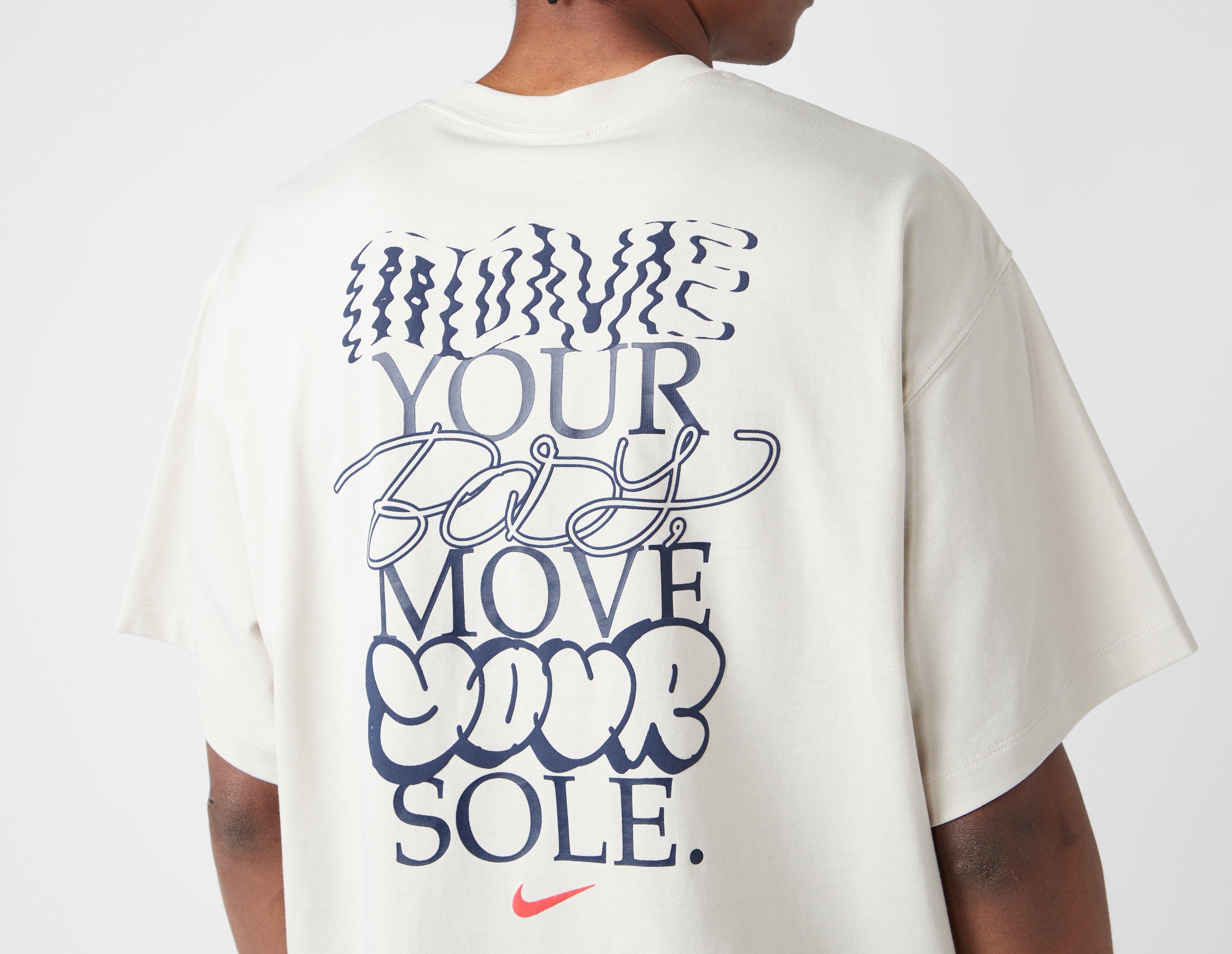 Nike Solo Swoosh Graphic T-Shirt