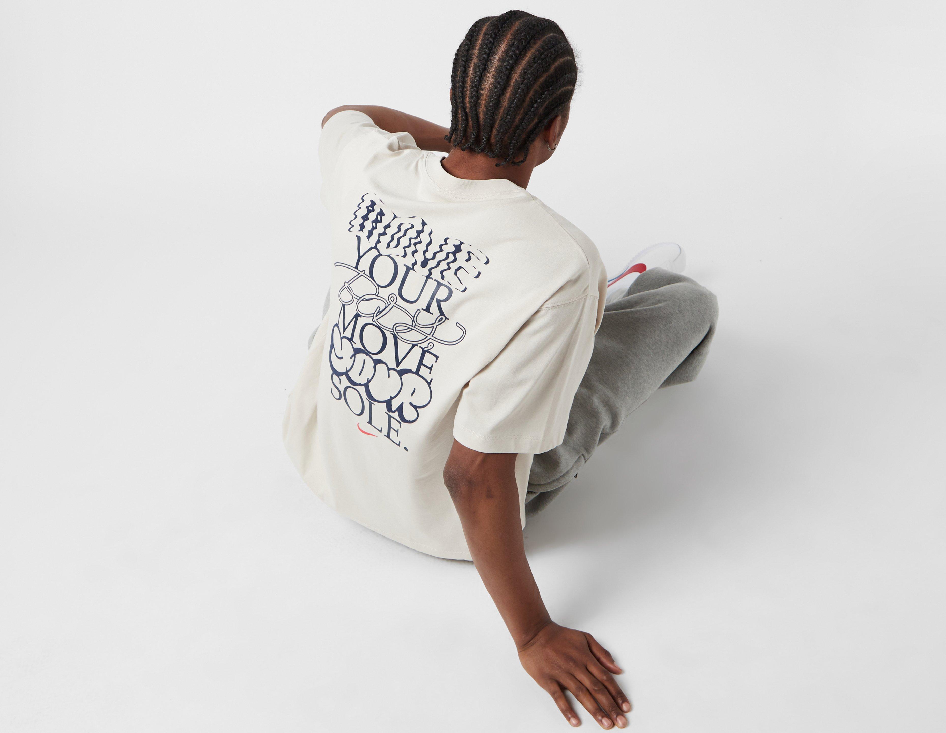 Nike Solo Swoosh Graphic T-Shirt