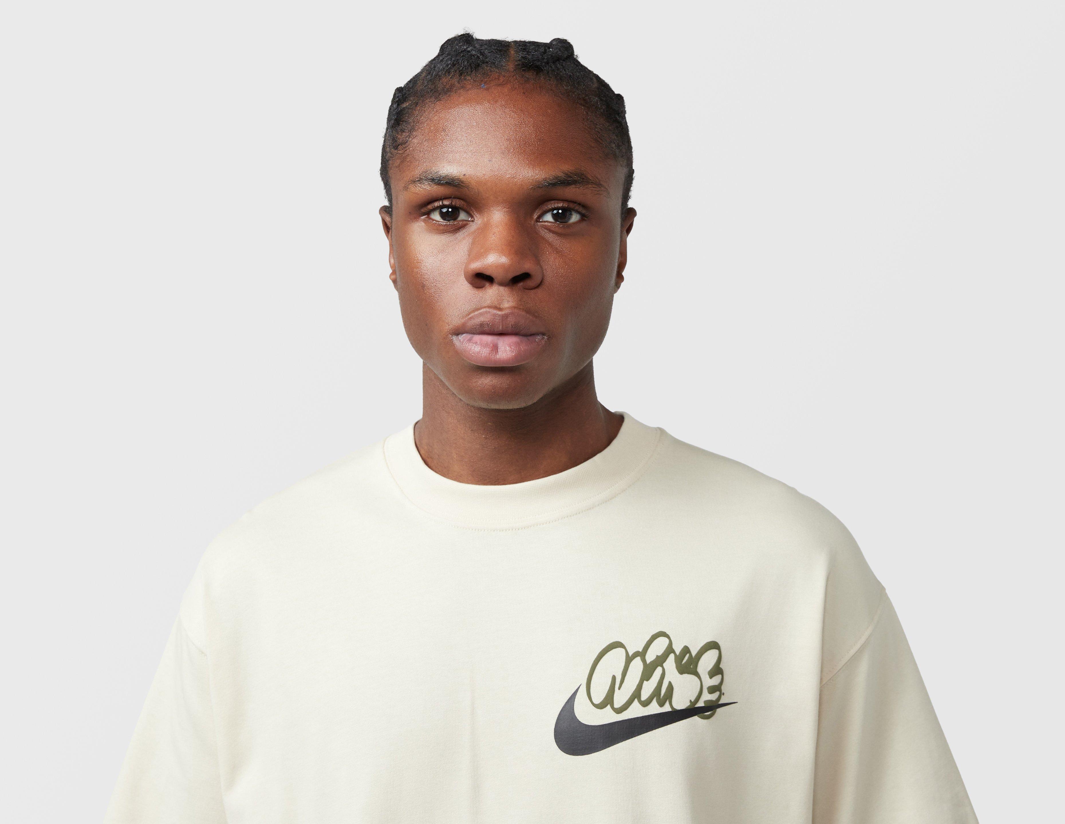 Nike Solo Swoosh Graphic T-Shirt