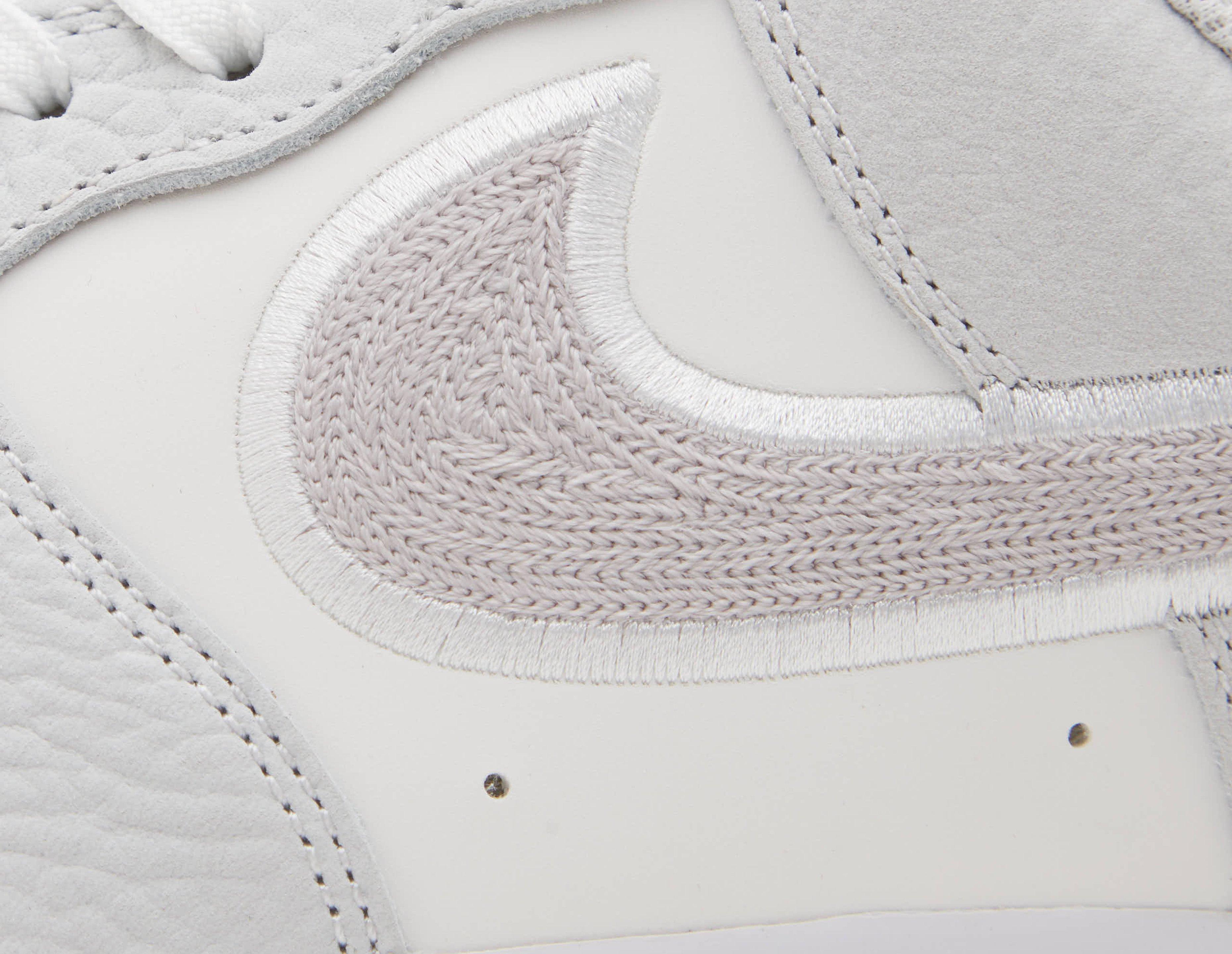 Nike Air Force 1 '07 LV8