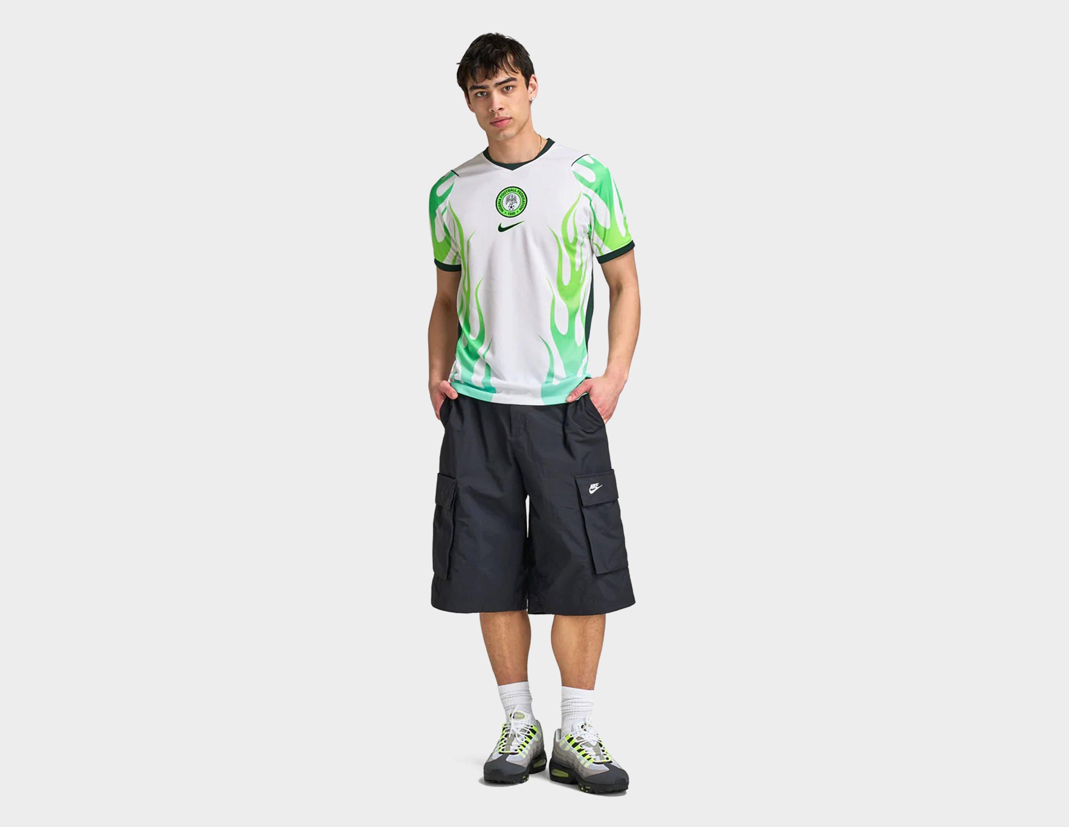 Nike Club Oversized Cargo Shorts