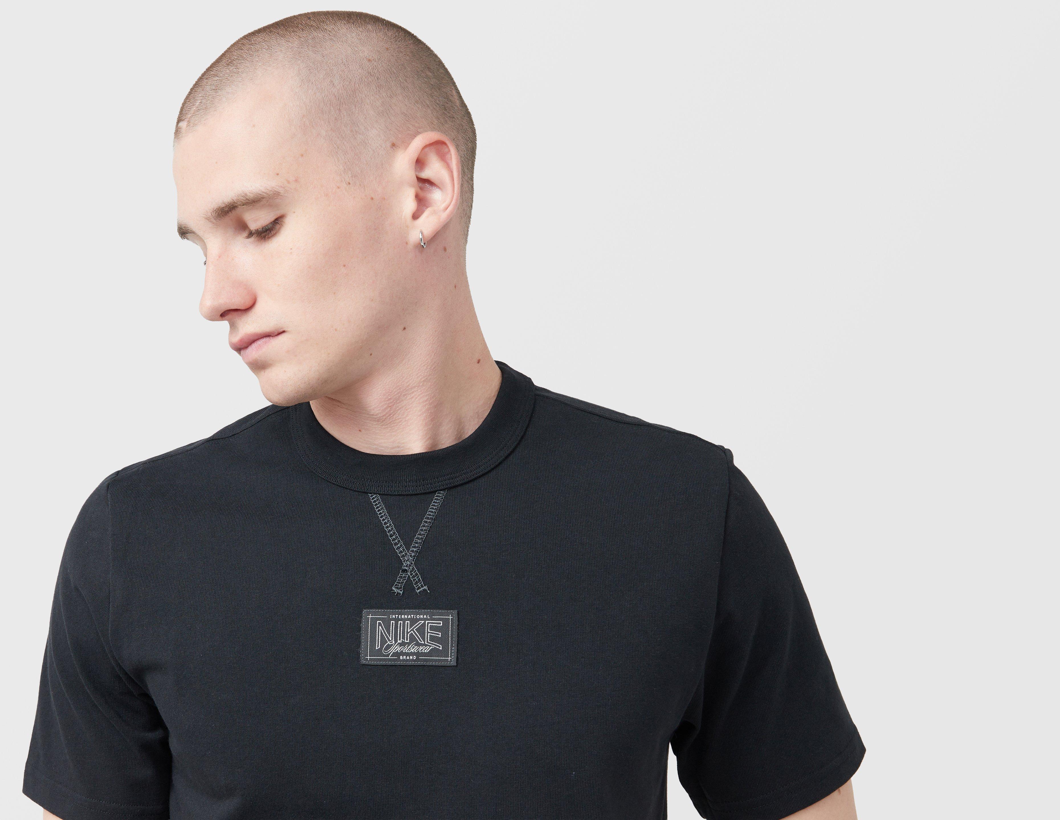 Nike Sportswear Premium Essentials Patch T-Shirt
