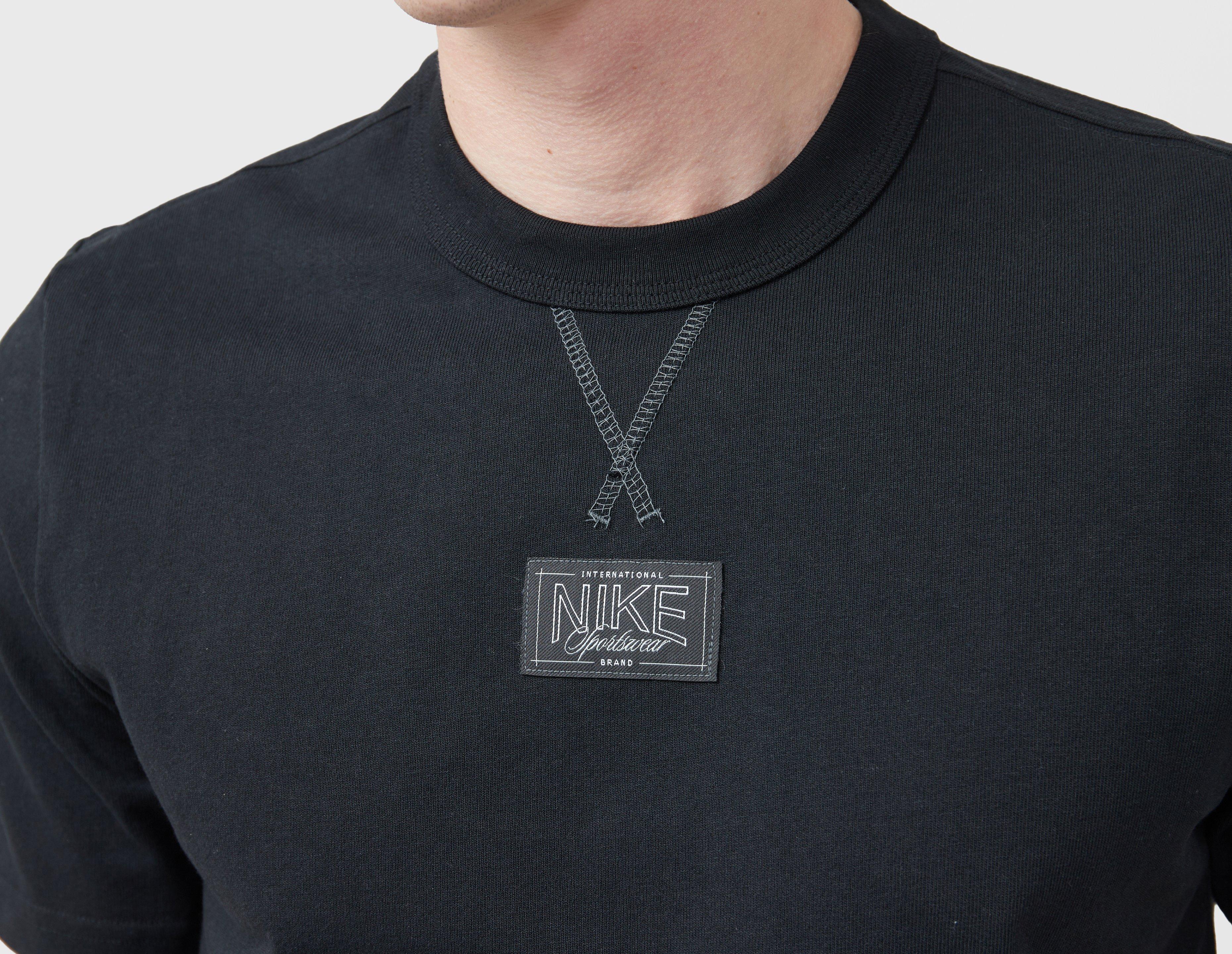 Nike Sportswear Premium Essentials Patch T-Shirt