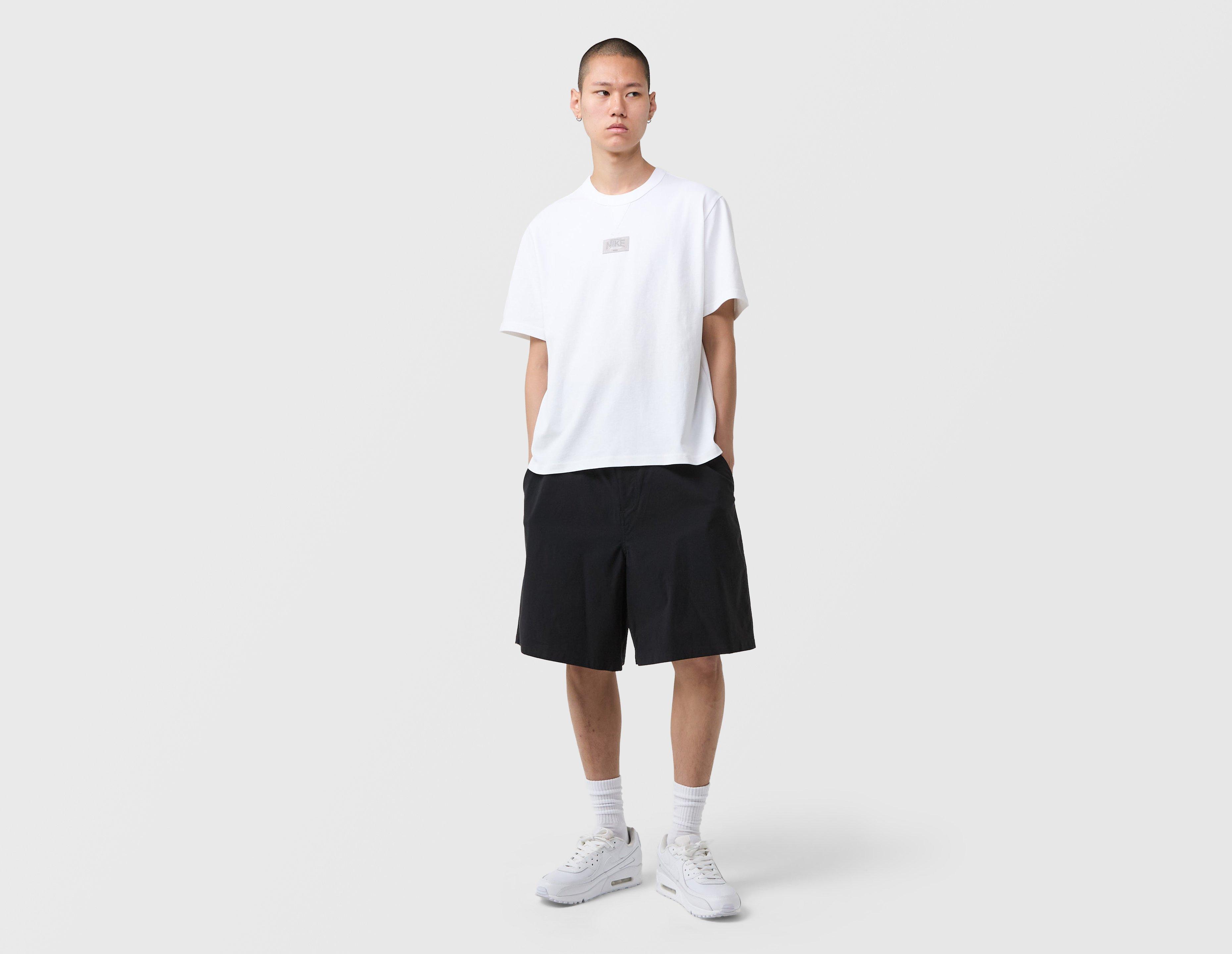 Nike Sportswear Premium Essentials Patch T-Shirt
