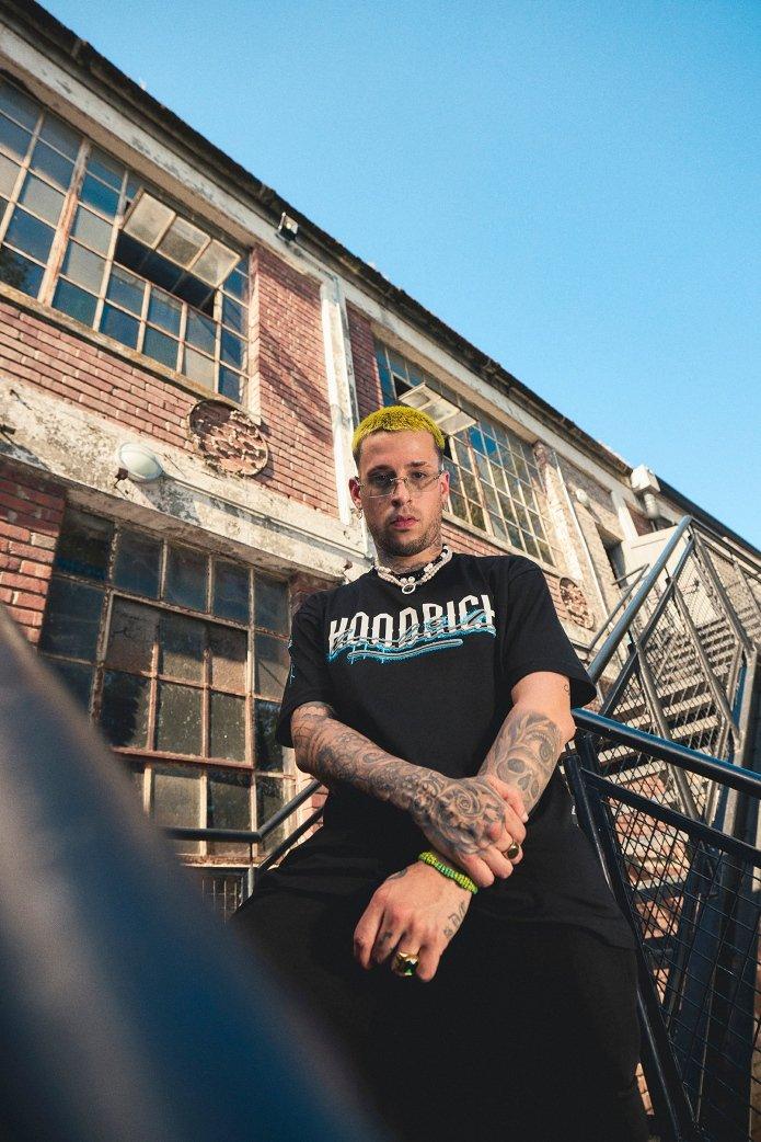 Maikel Delacalle con un outfit Hoodrich