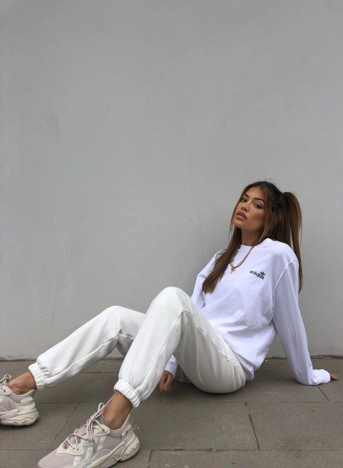 Teresa Seco con ropa y zapatillas adidas Originals