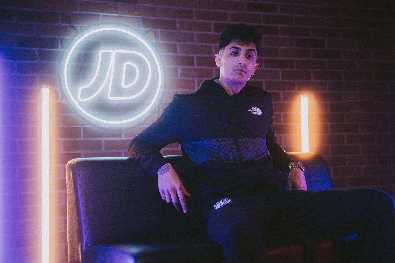 Posado Tirpa para JD Sports en FMS España 2022