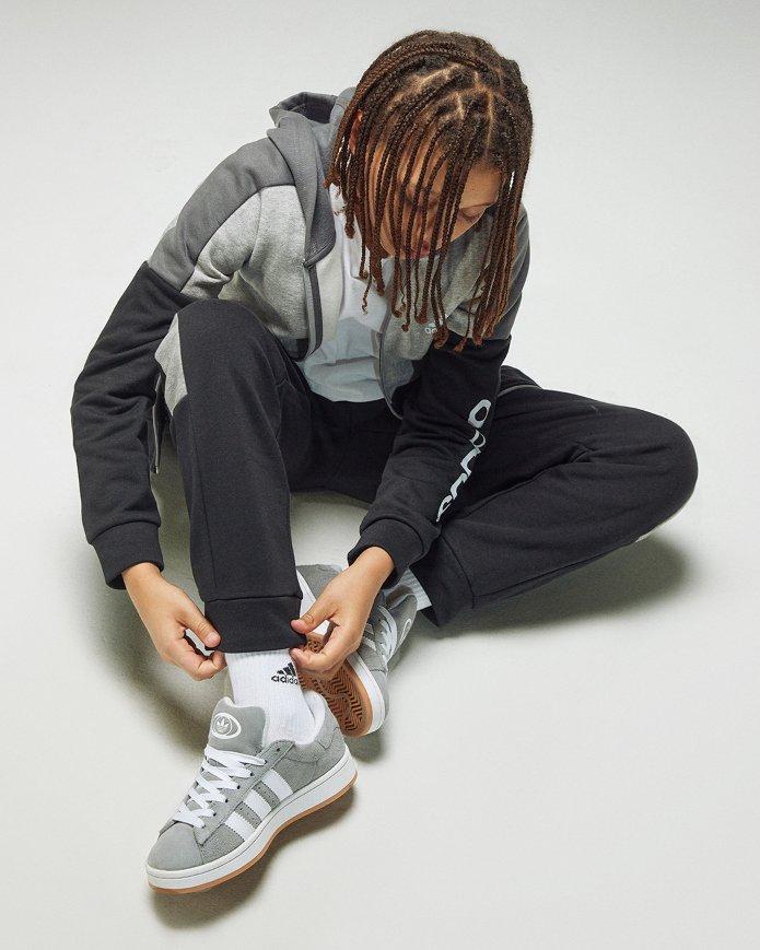 adidas Campus 00s grises on feet