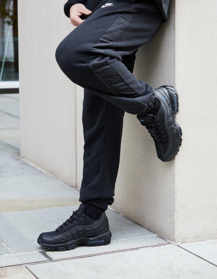 Vuoden 2022 suosituimmat sneakerit: Nike Air Max 95