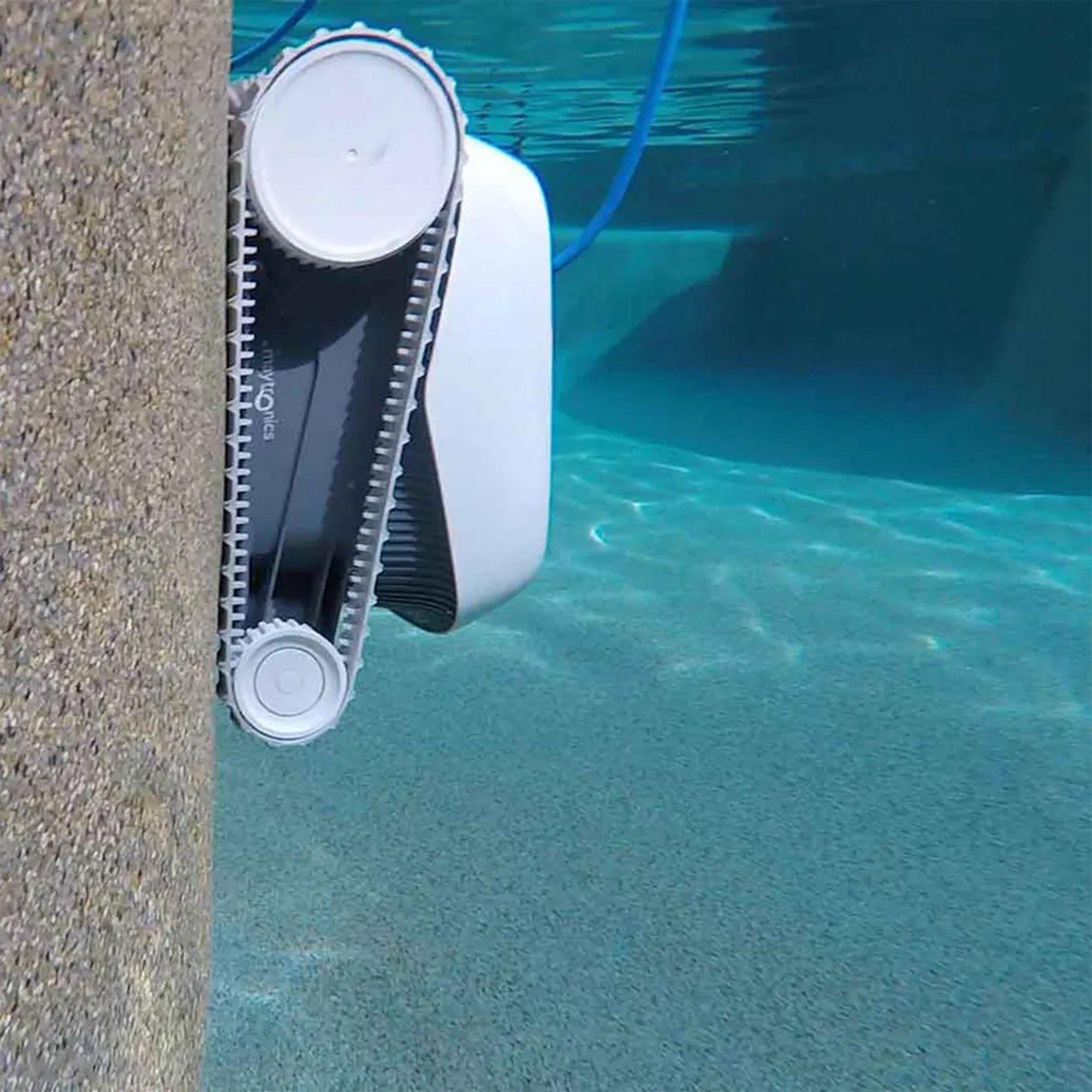 Dolphin  Echo Robotic Pool Cleaner