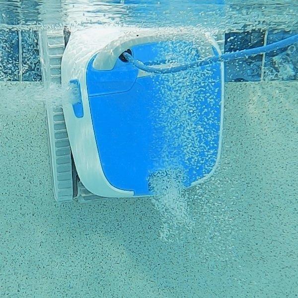 Dolphin Proteus Robotic Pool Cleaners - DX3 DX4 DX5i - Automatic Pool ...