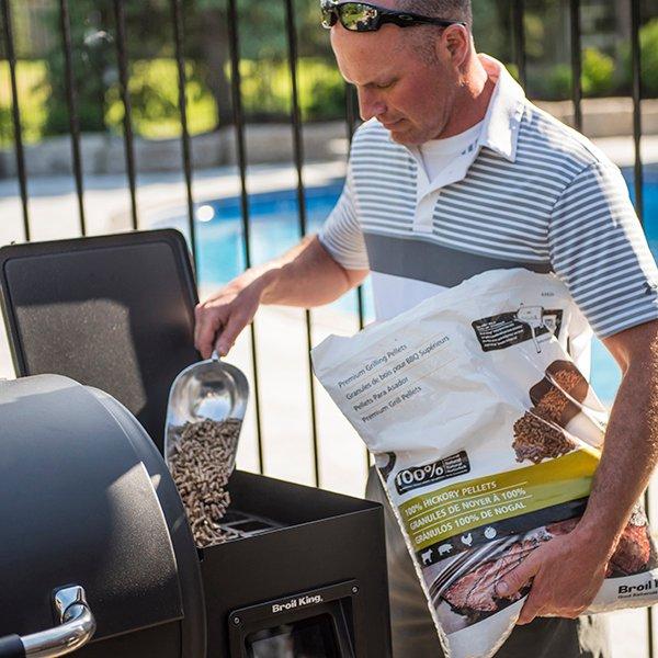 Broil King  Regal Pellet 500 Smoker and Grill