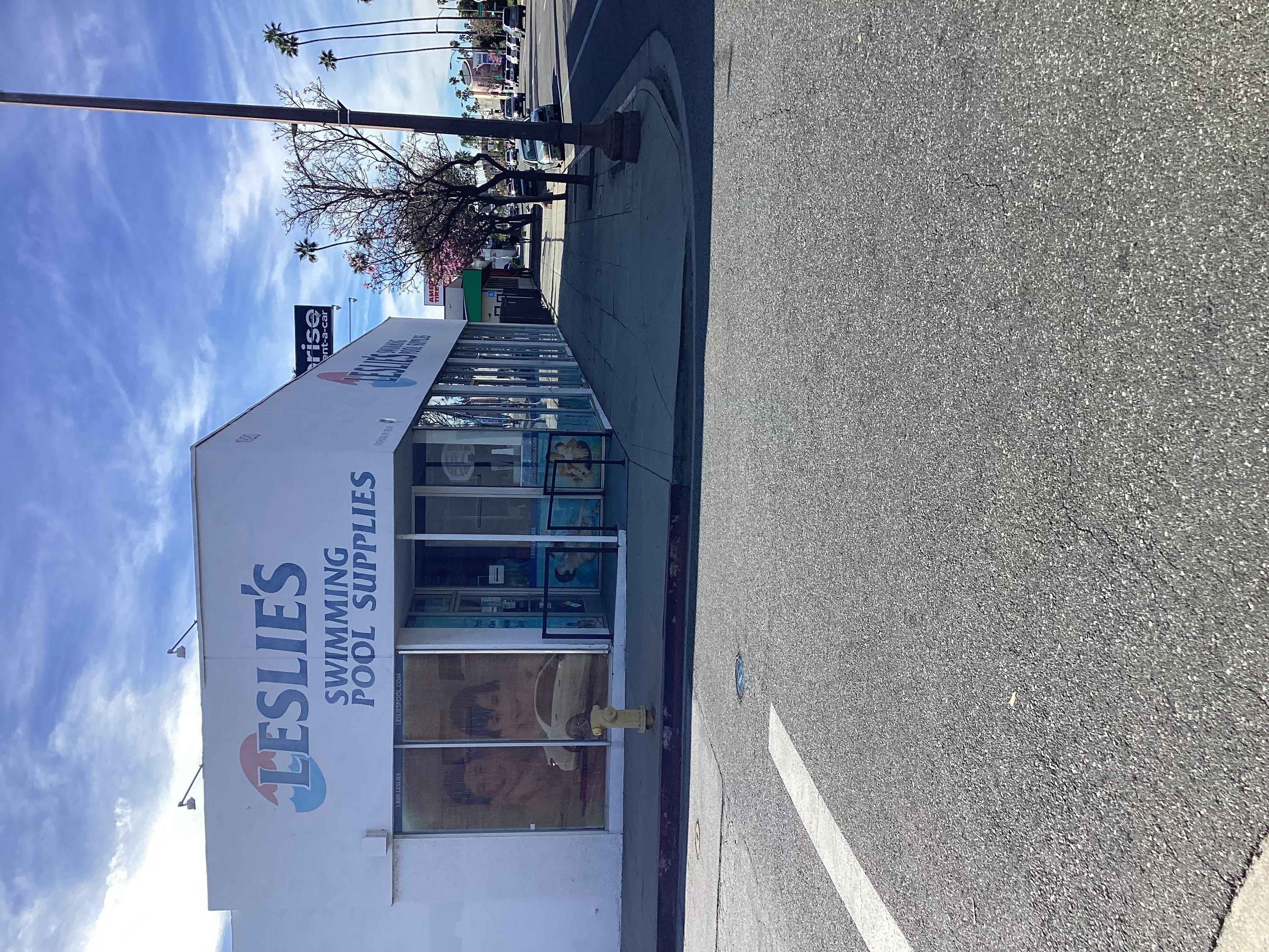an image of a Leslie's storefront