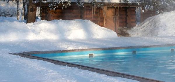 An image of Protecting Vinyl Pool Liners From Ice Damage