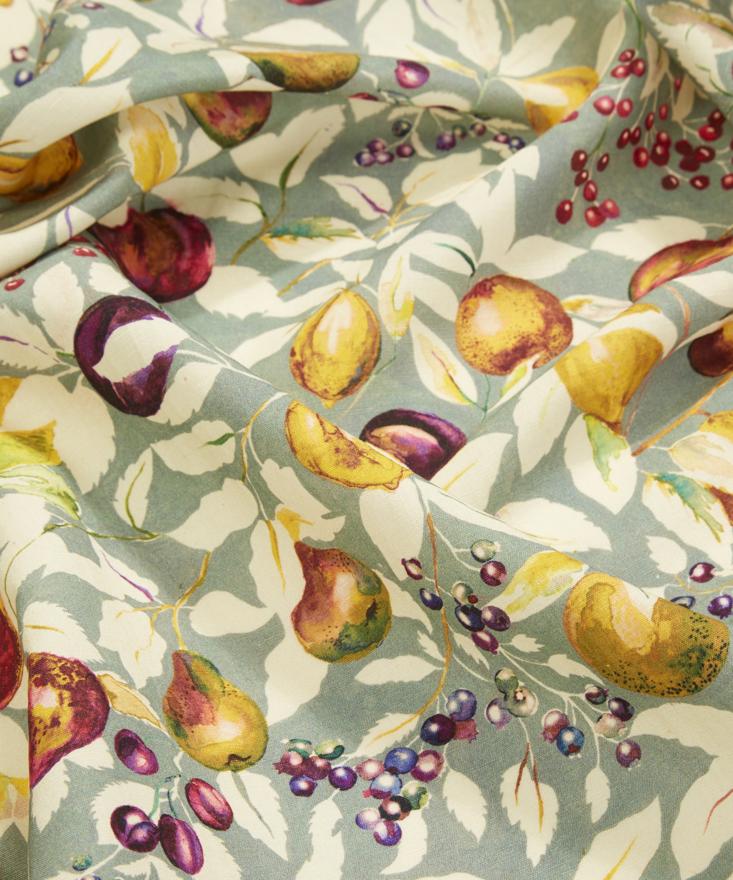 Liberty Fabrics Interiors - Fruit Billett Linen Viscose in Lemon Tree image number 3