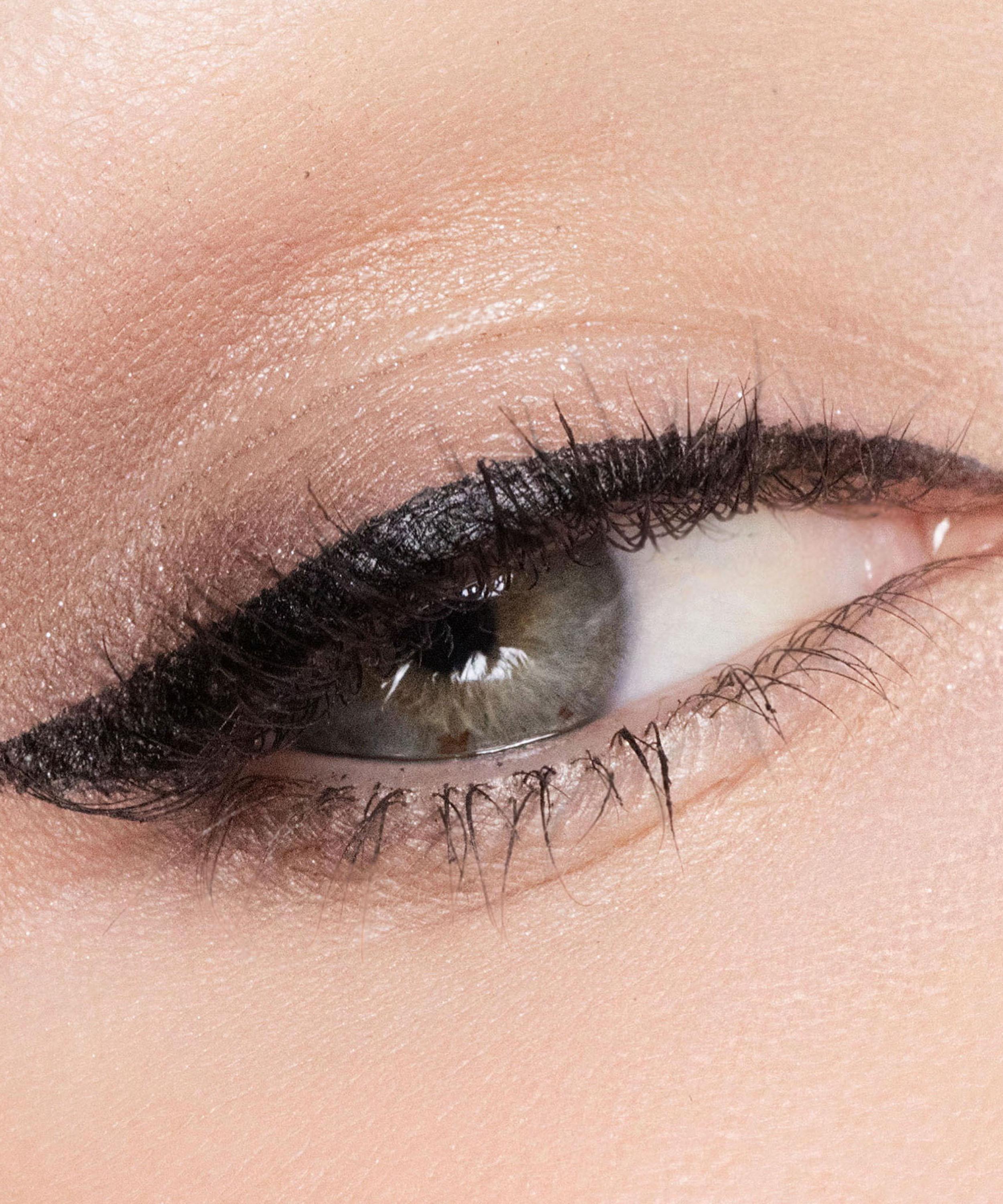 Trish McEvoy - Lash Enhancing Liquid Liner Pen in Black image number 2