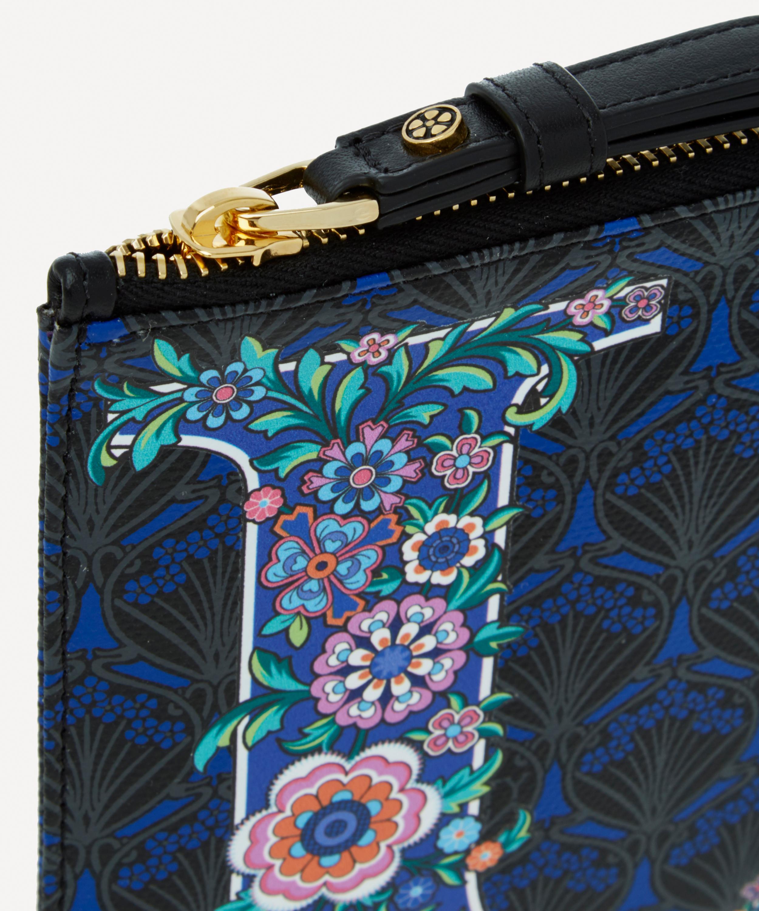 Liberty - Wristlet in U Print image number 4