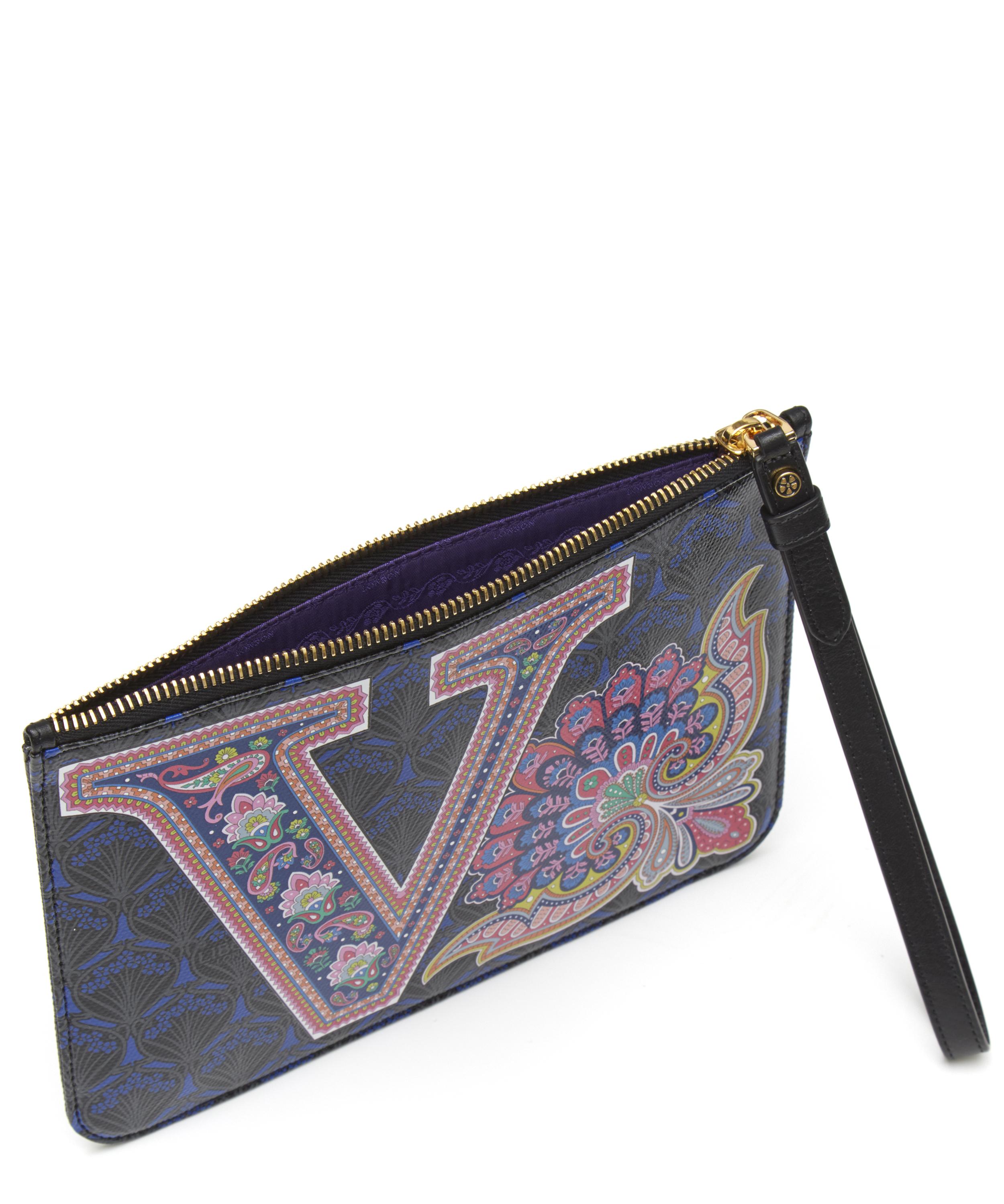 Liberty - Wristlet in V Print image number 5