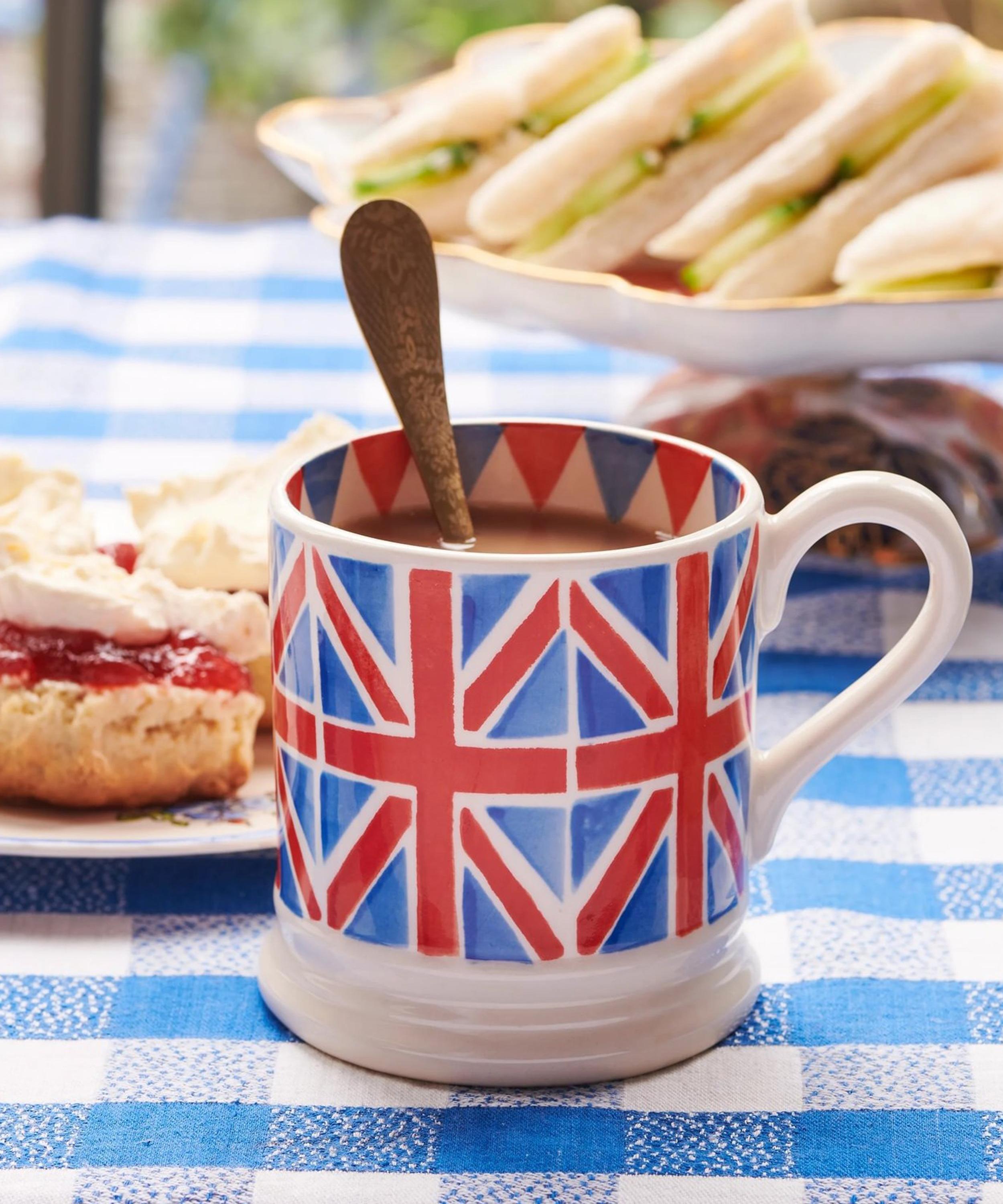 Emma Bridgewater - Union Jack Truly Great Half-Pint Mug image number 0