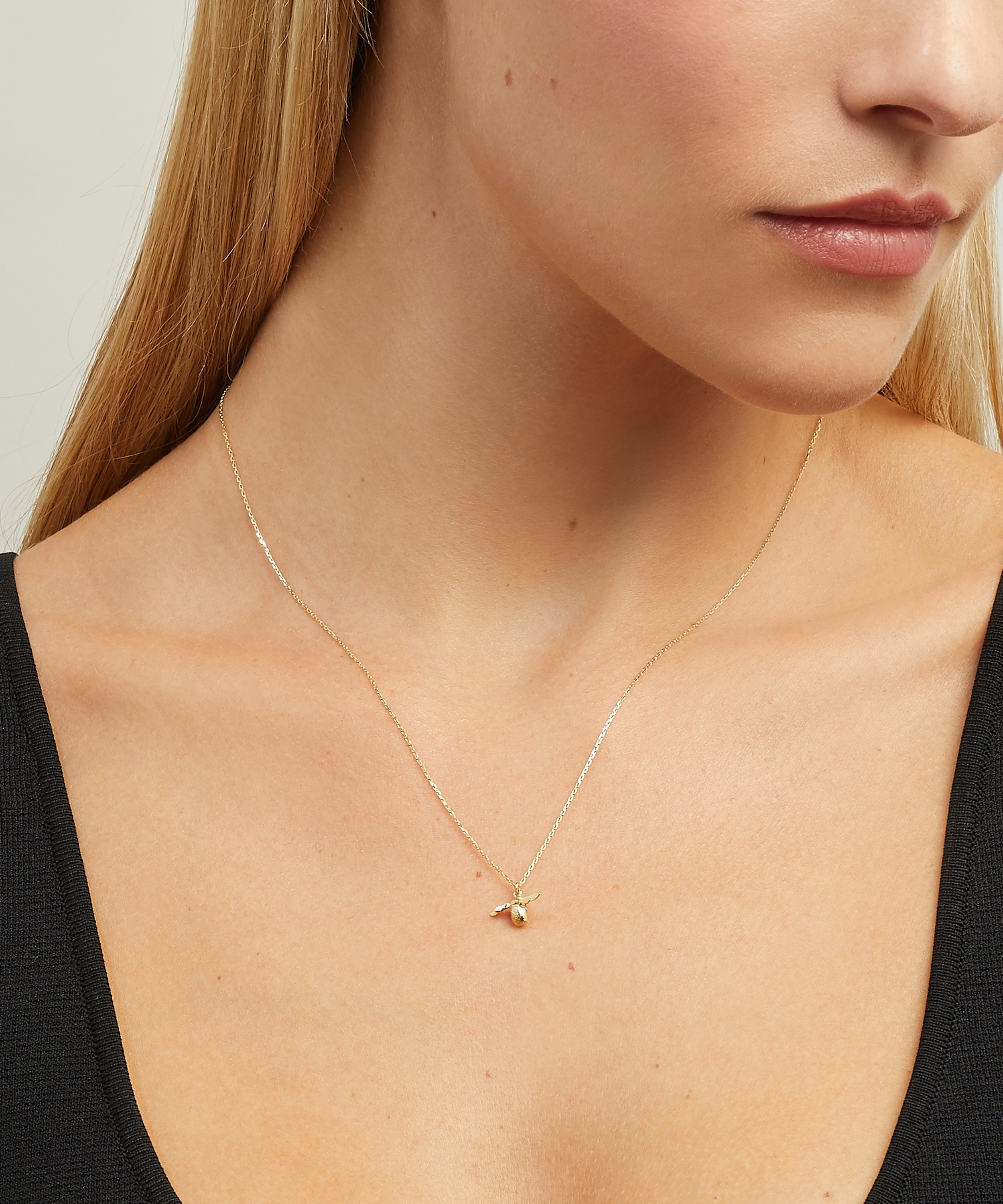 Alex Monroe - 18ct Gold Teeny Tiny Bumblebee Necklace image number 1
