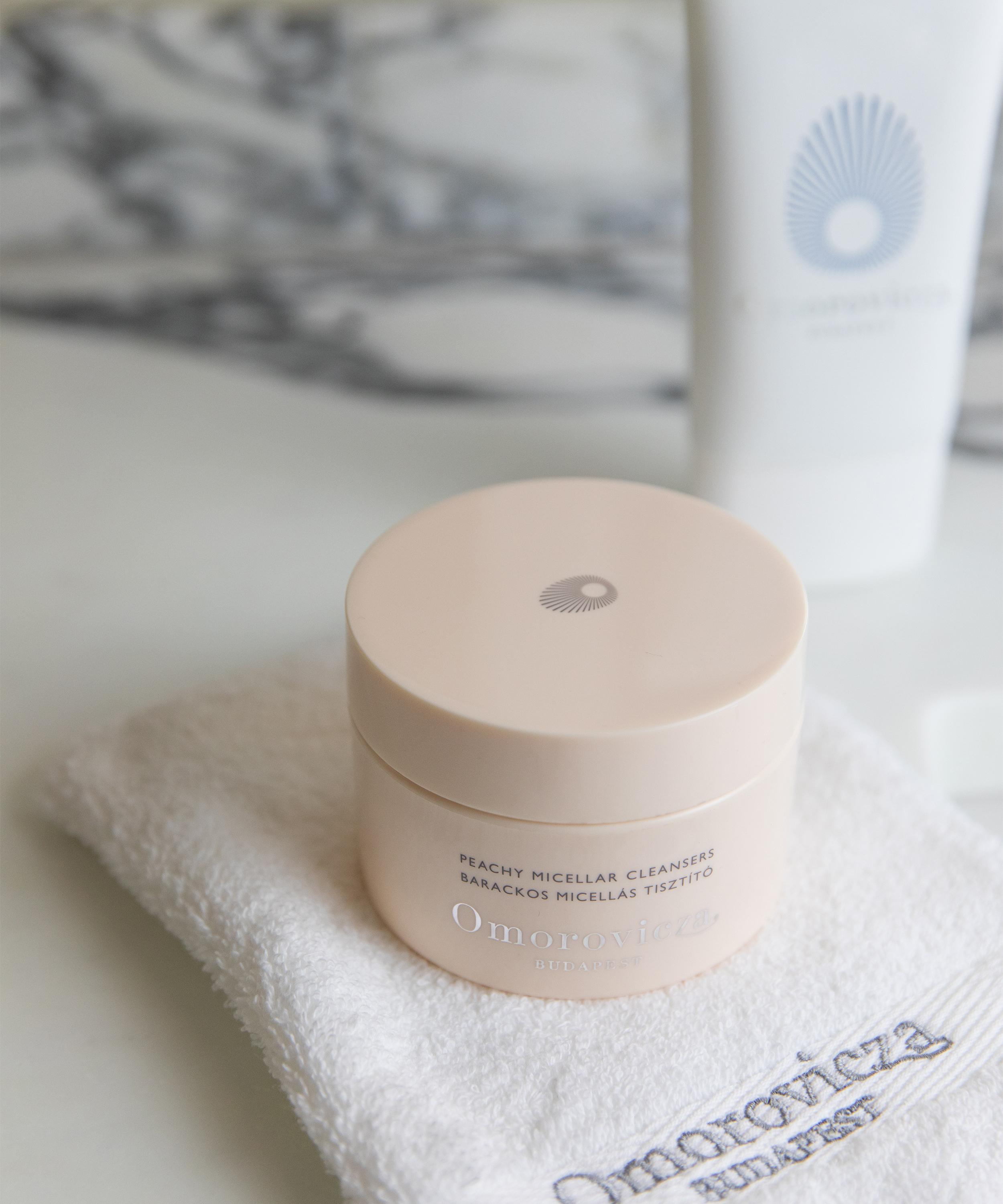 Omorovicza - Peachy Micellar Cleansers 60 Discs image number 3