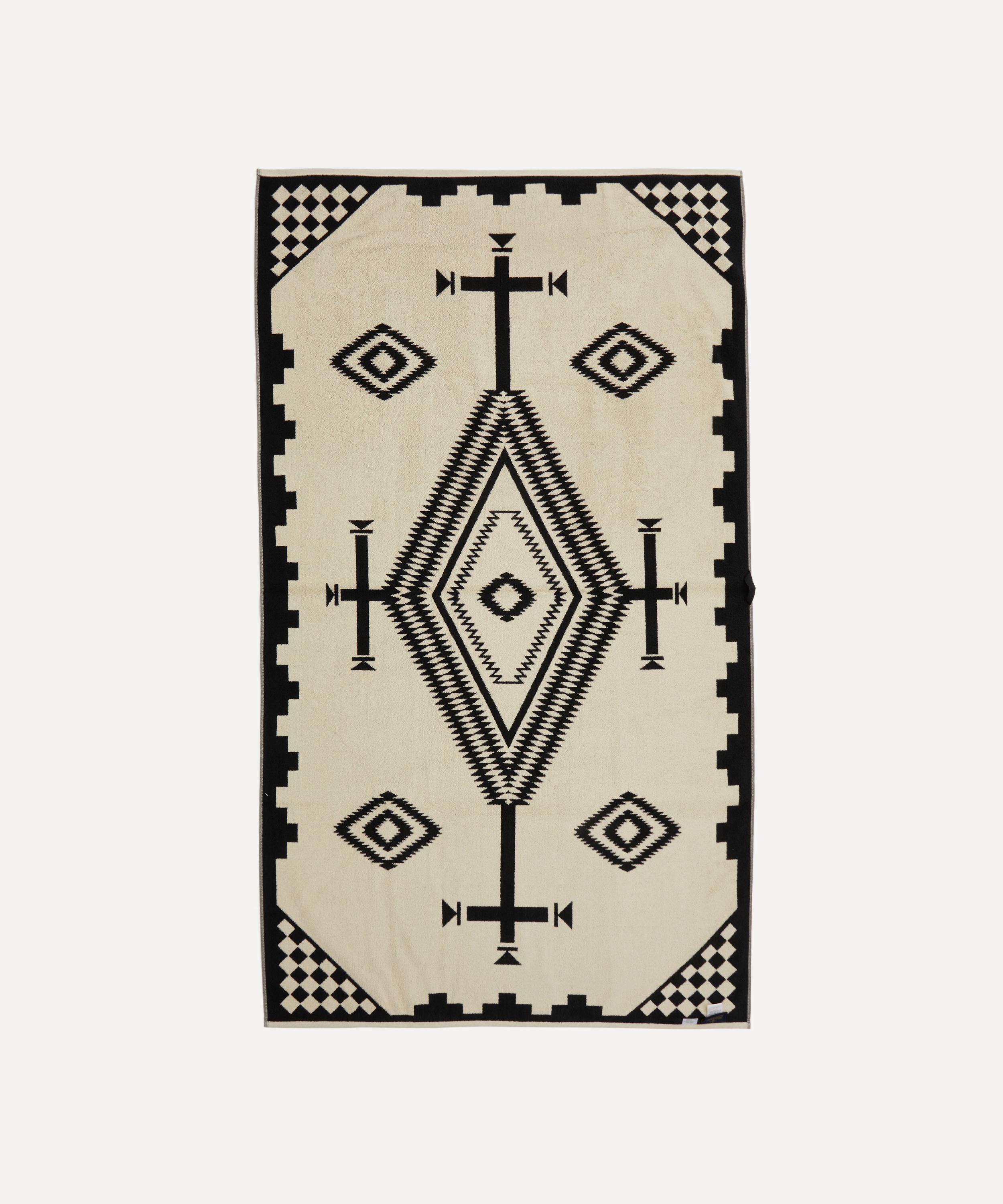 Pendleton - Oversized Jacquard Towel image number 1