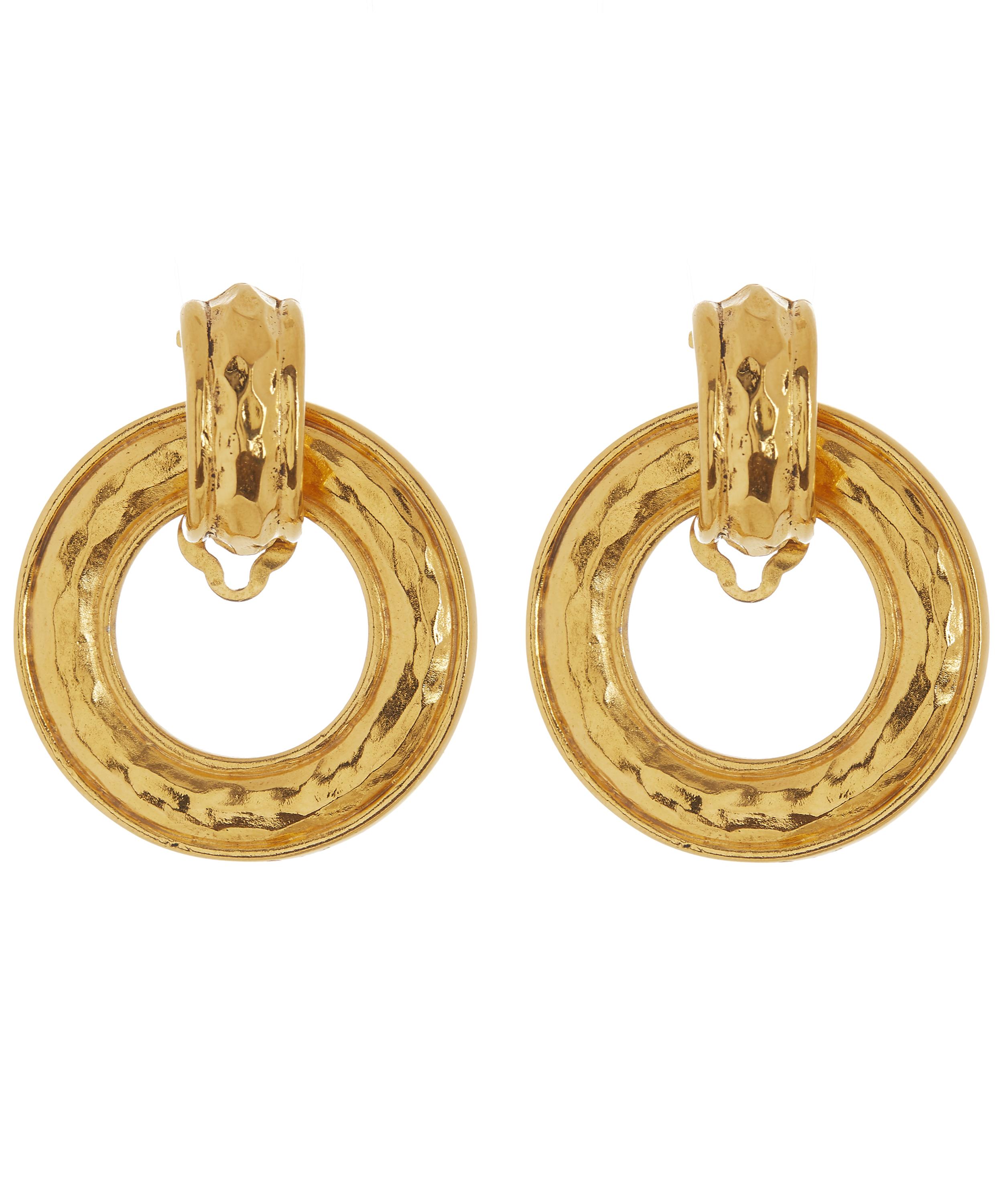 Designer Vintage - 1990s Chanel Gilt Hammered Disc Clip-On Earrings image number 0
